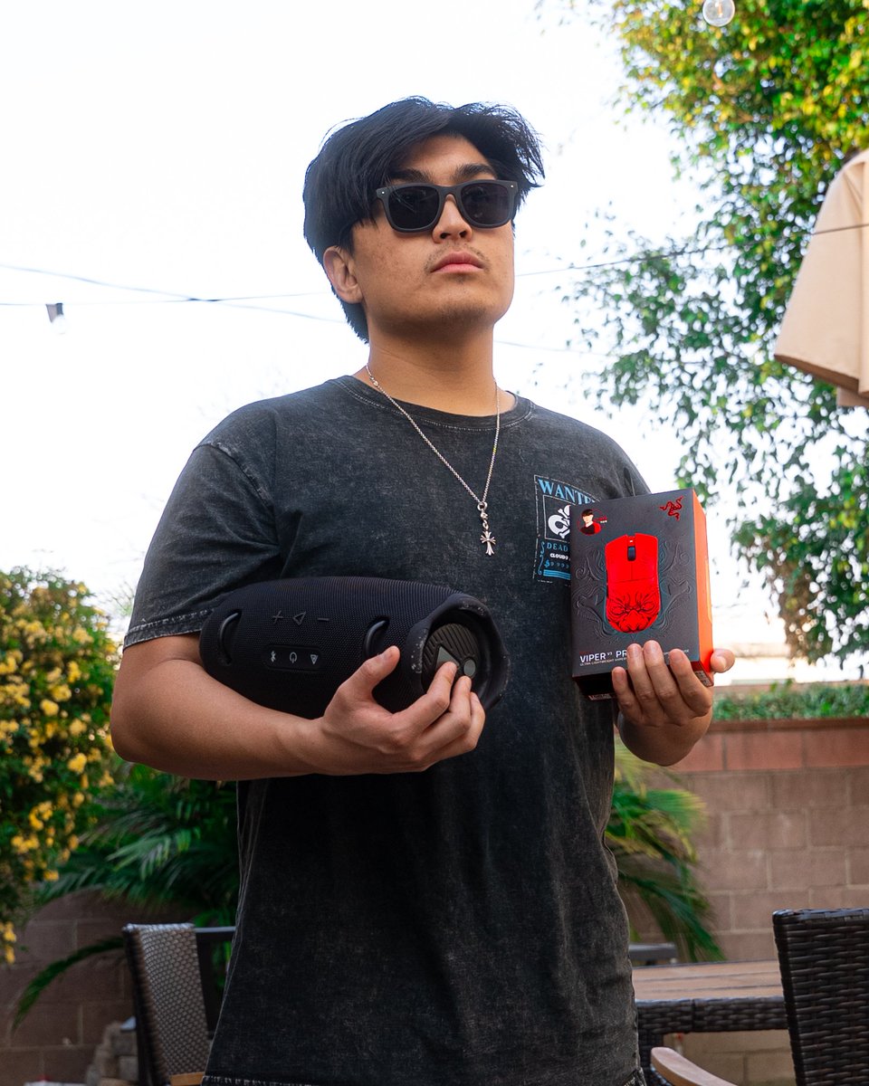 Ready for gameday with this new Viper V3 Pro Faker Edition <a href="/Razer/">R Λ Z Ξ R</a> sent me It's light, precise, and also has Faker's aura. The arena isn't ready