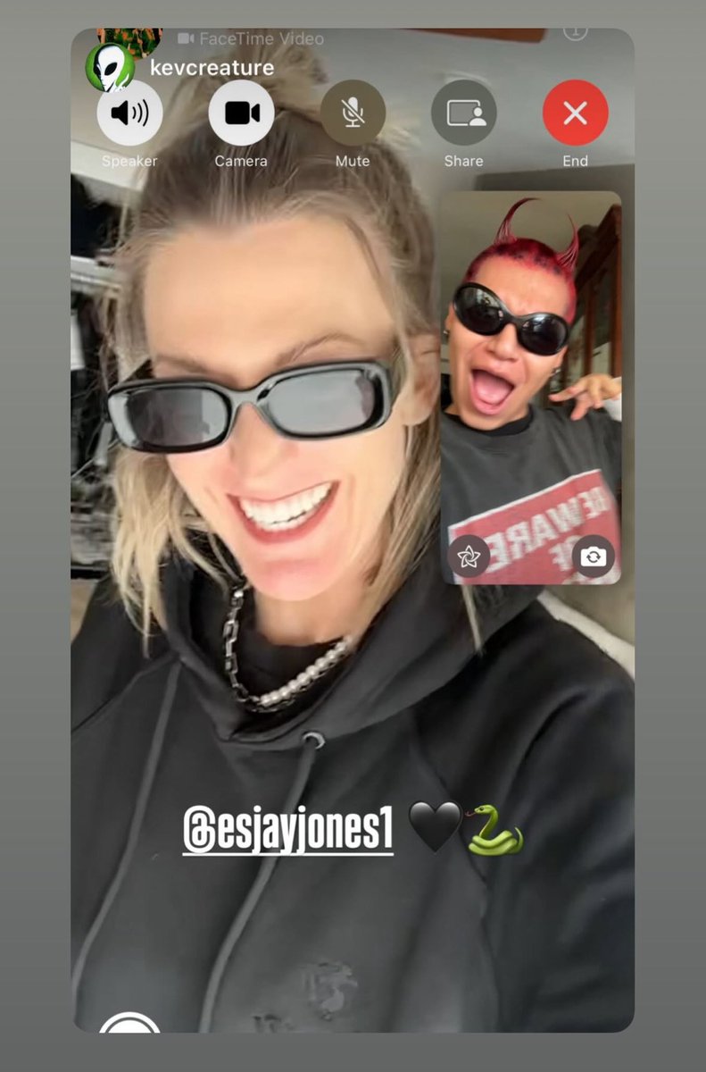 KittiePIG creative meetings 🖤 🐍 

- ALL HEADBANG. NO HANGOVER -

<a href="/EsjayJones/">Esjay Jones</a> <a href="/kevcreature/">Kev</a> 

#kittiepig #nonalcoholic #metal #fashion #branding #numetal