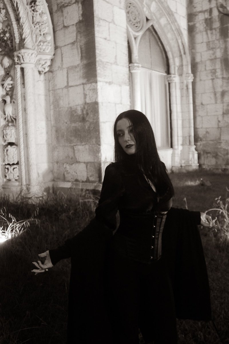 Vสm℘irePriภcess 🦇 (@v4mpiric__) on Twitter photo 