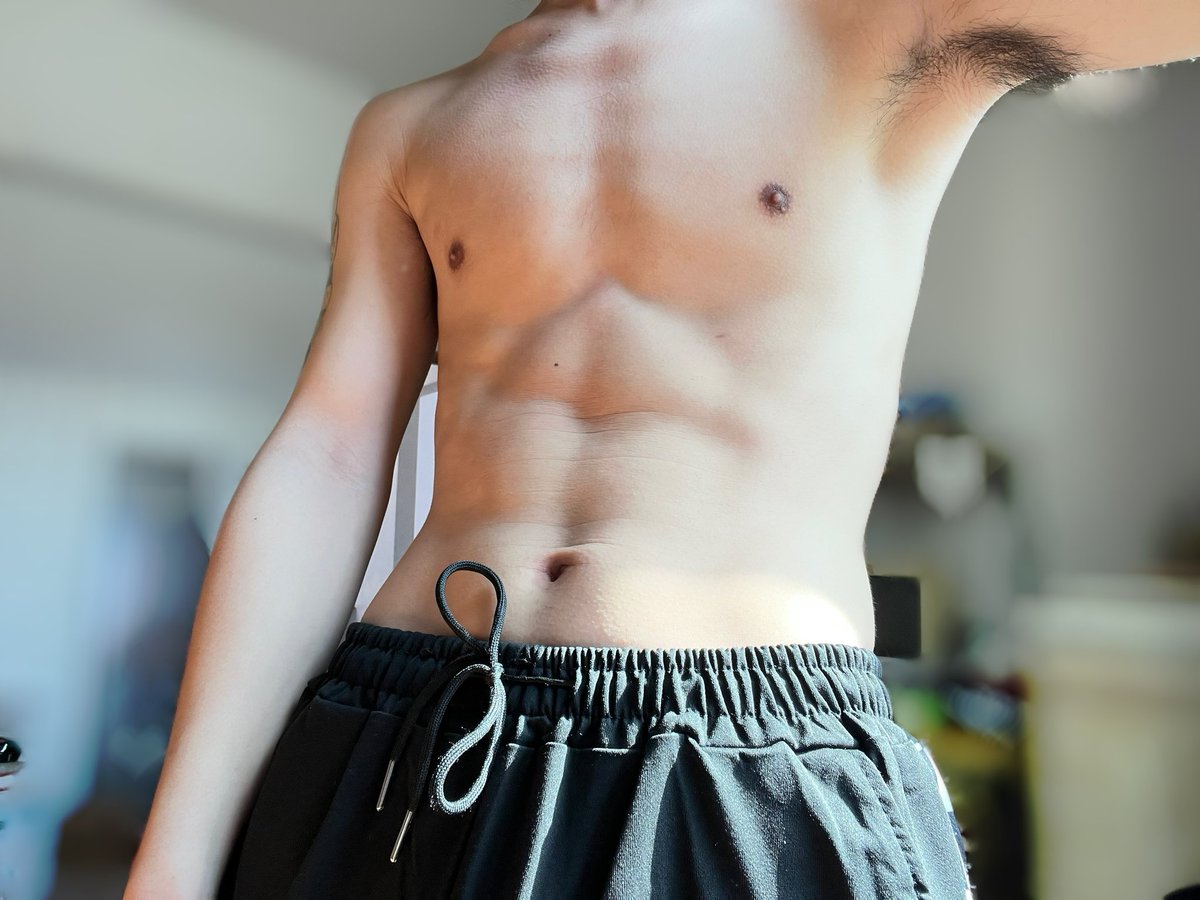 7xiaoxin's tweet image. 妈的我是瘦肉精就算了，我这个腋毛为什么这么怪🥲🥲🥲