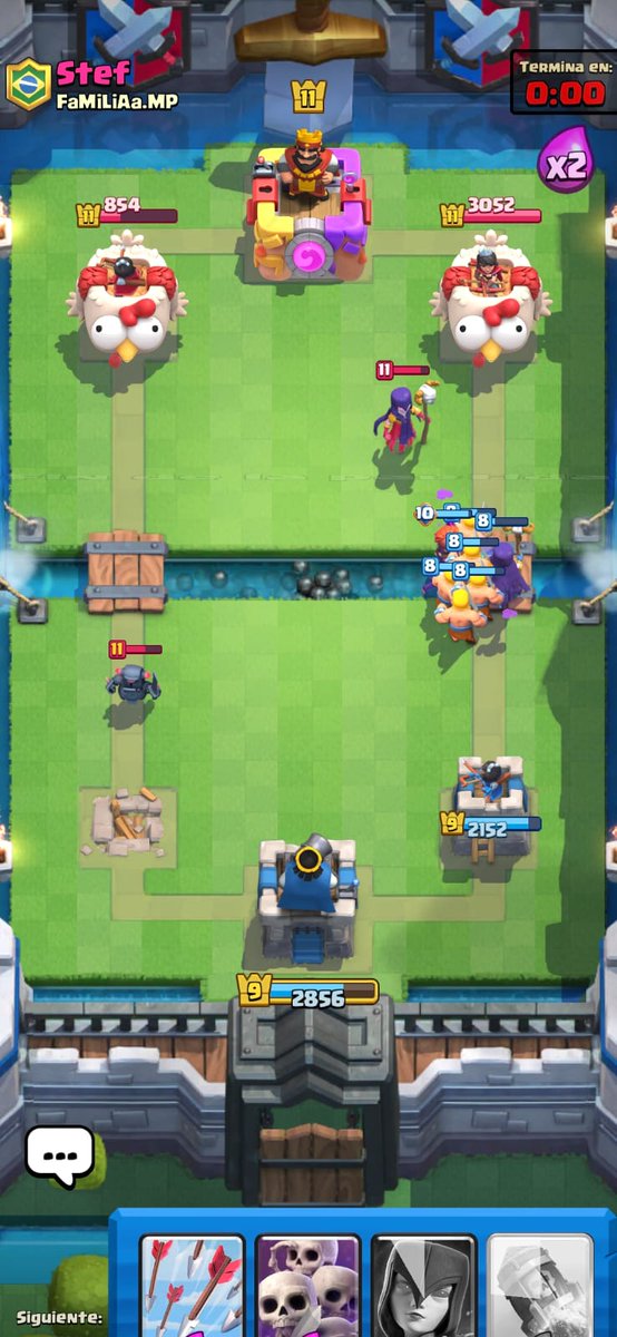 Migue_N9's tweet photo. @ClashRoyale En vez de poner baneos por usar sus emotes o quitar cofres, deberían poner un balance en las guerras de clan, como vas a poner torre 9 contra un 11 que llega a tener cartas nivel 13 🤡 https://t.co/h9xHspSQI1