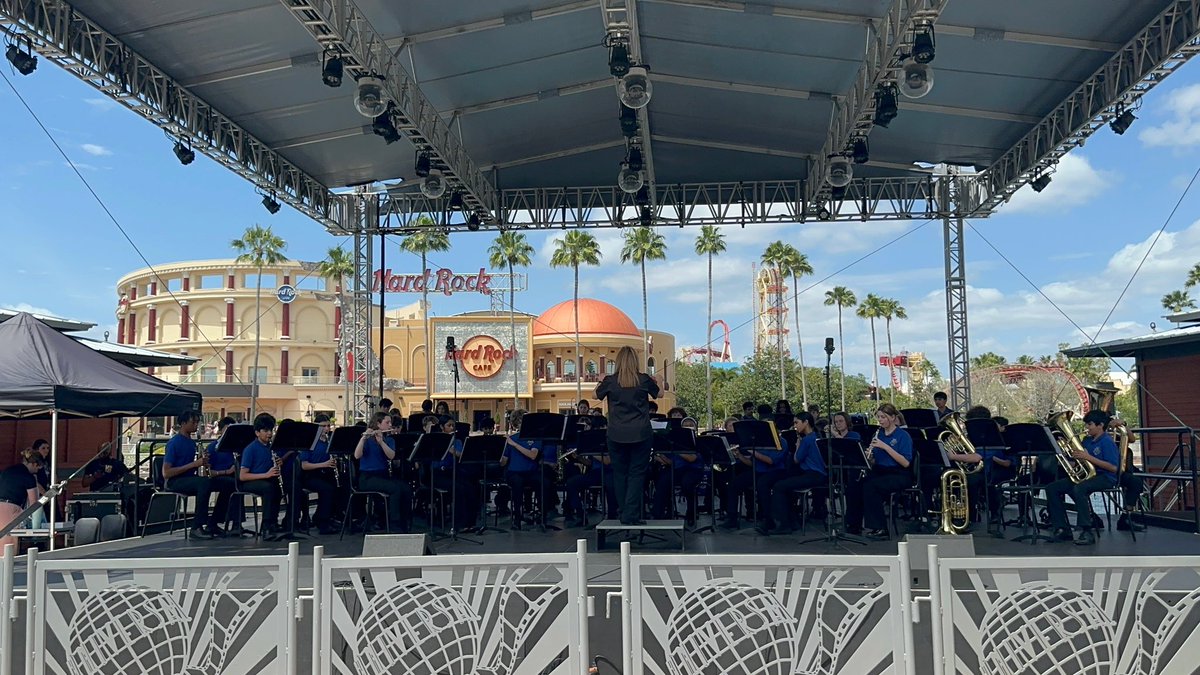 DSkimelNMSAP's tweet photo. @TheNMSWildcats band showed off their skills performing on stage today at Universal City Walk https://t.co/UIKDrxud2q