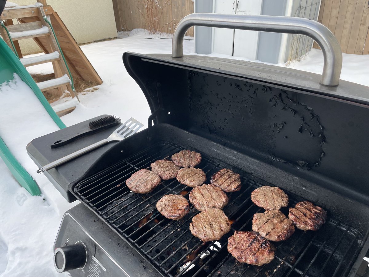 kendrikus's tweet photo. BBQ beef burgers in the snow #StrongAndFree 🇨🇦😜 https://t.co/1R0C3KIu14