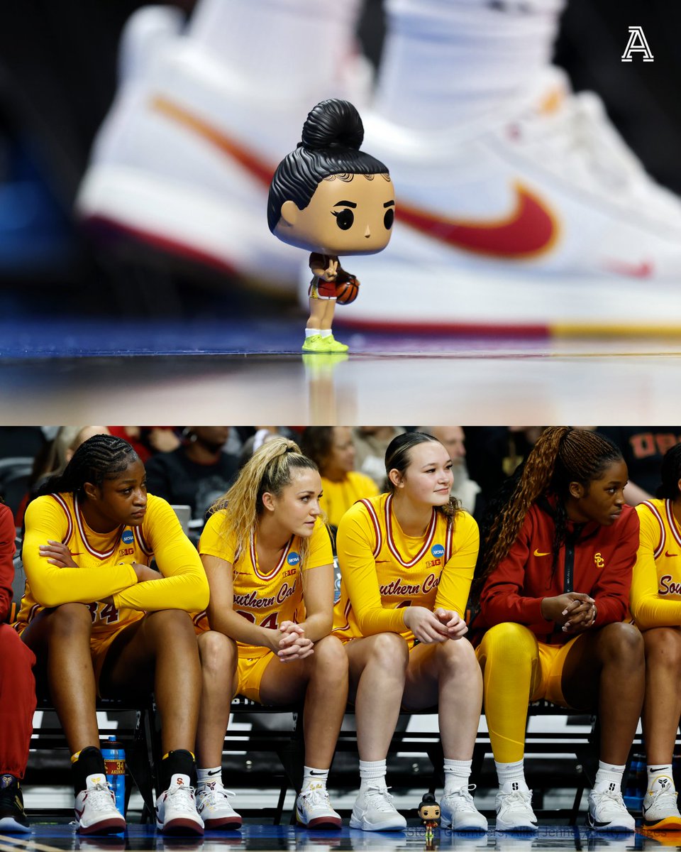 USC has a JuJu Watkins Funko Pop on their bench 🥹