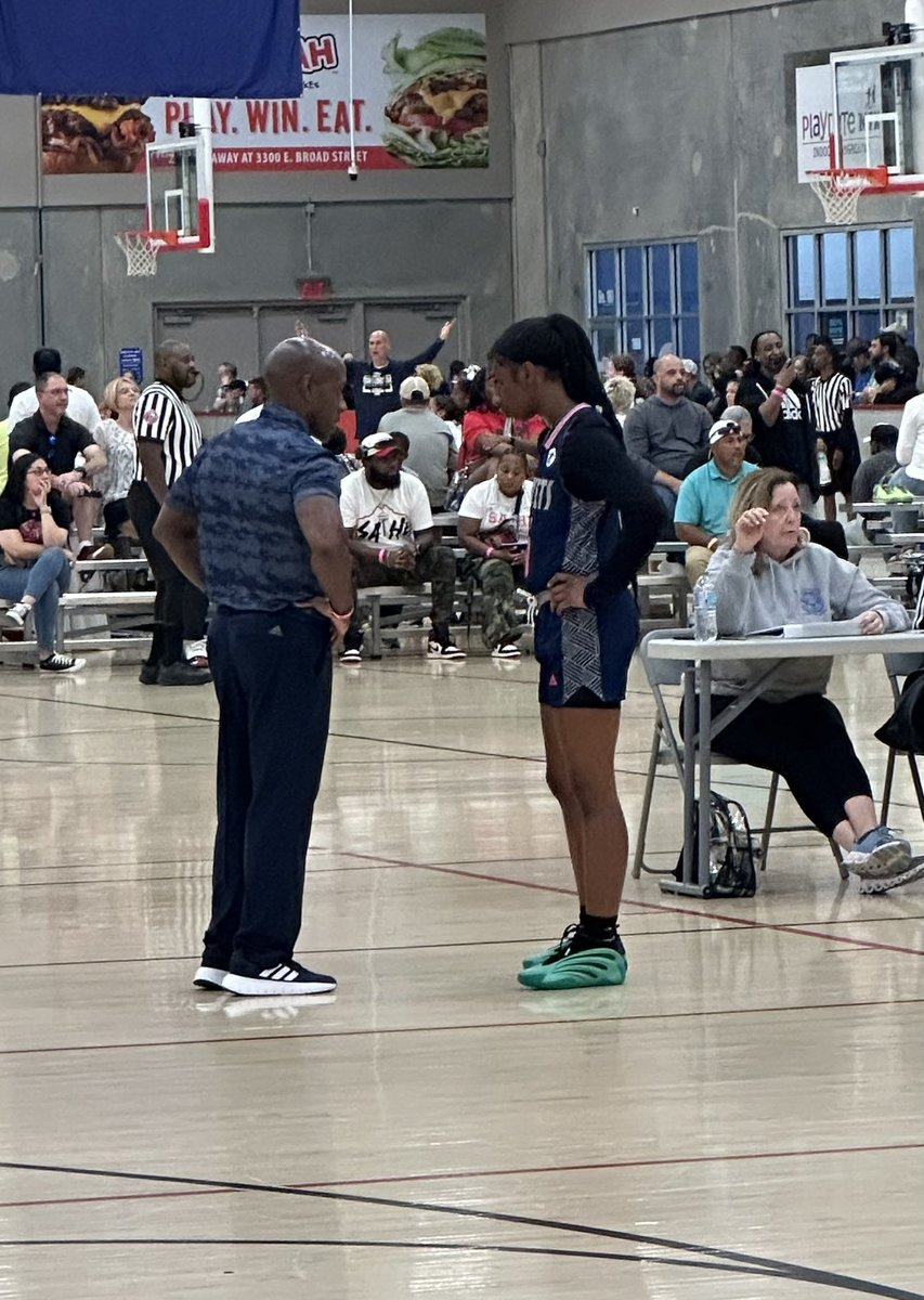 From the track running the 4x1 this morning at the Texas Relays in Austin back to Dallas to the court to play in my last “first tournament of AAU season” all in the same day. 🥺#LastRide <a href="/gbbladytigers/">LadyTigersGBB</a> <a href="/LadyJetsElite/">Lady Jets Elite</a> <a href="/CoachMOOK8/">@EliteSport_U</a> <a href="/LHS5PS/">Lincoln Athletics</a>