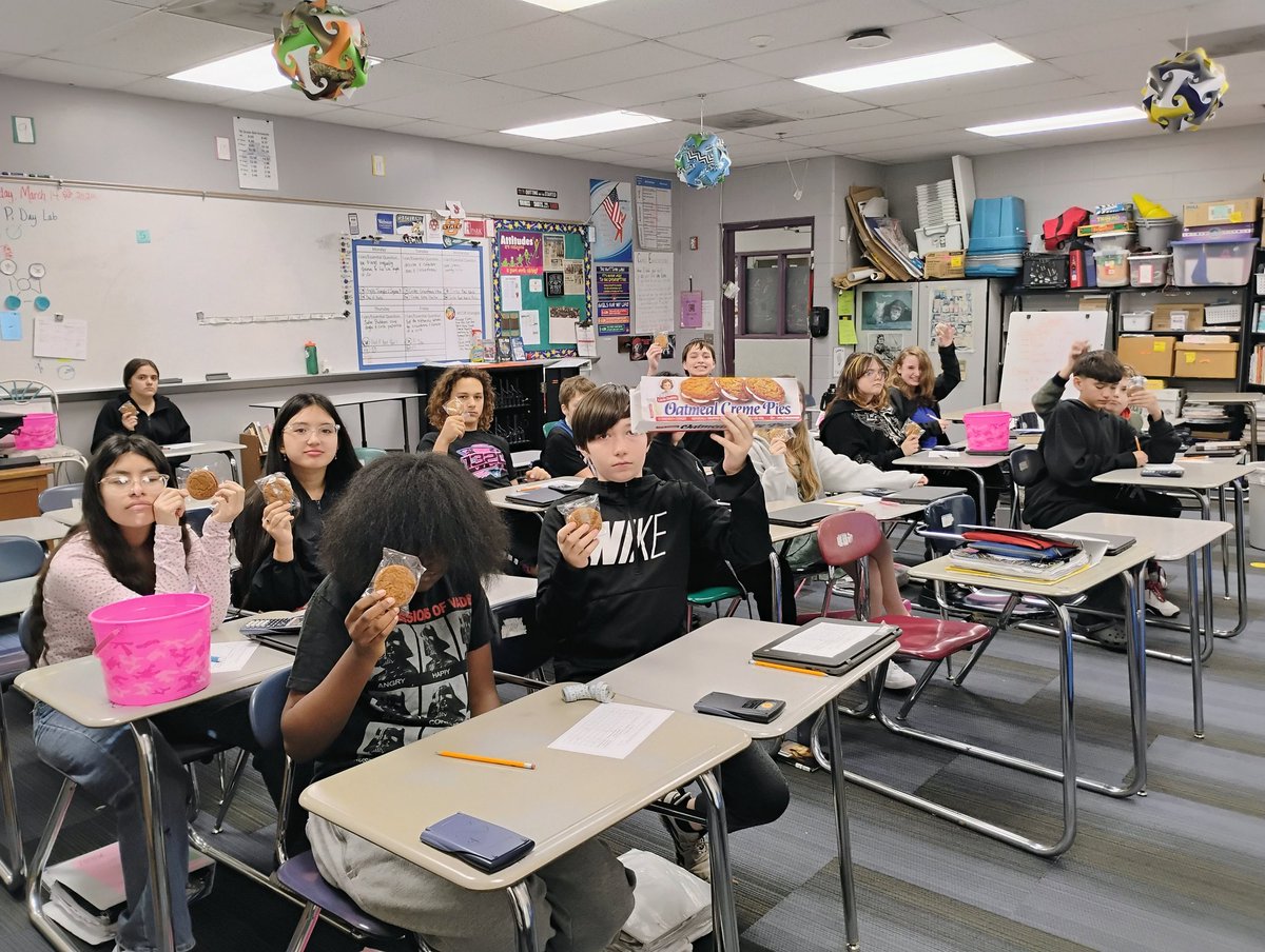 MrsDouglas3isd's tweet image. Late post. Thank you @BinghamBears 7th grade parents for donating @LittleDebbie Oatmeal Creme Pies for our #piday2025 lab and celebration. It worked! Circumference ÷Diameter=3.14! #BearsRising #ISDMath #ISDStrong