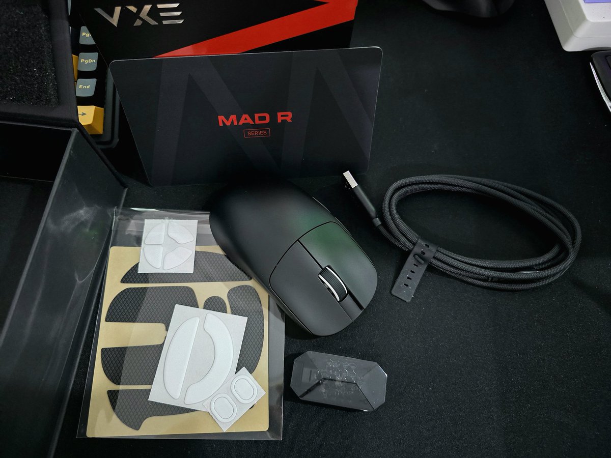 sabasjo43's tweet photo. VXE MAD R+  ตัวดุสาย FPS  (งบ1.4k-1.8k)
ปรับโหดด้วยโหมด Angle Snaping 🔥 สุดโหด 
✨️ปรับตั้งค่าร่วมกับ ATK VHUB 
👾ตัวรับสัญญาณ ตั้งแต่ 1k-8k
🐍น้ำหนักเบาพริ้วสบายมือ
#vxe #AttackShark #mouse 
 พิกัด : https://t.co/aDomcDJ7Xb https://t.co/rqTc3ZSawu