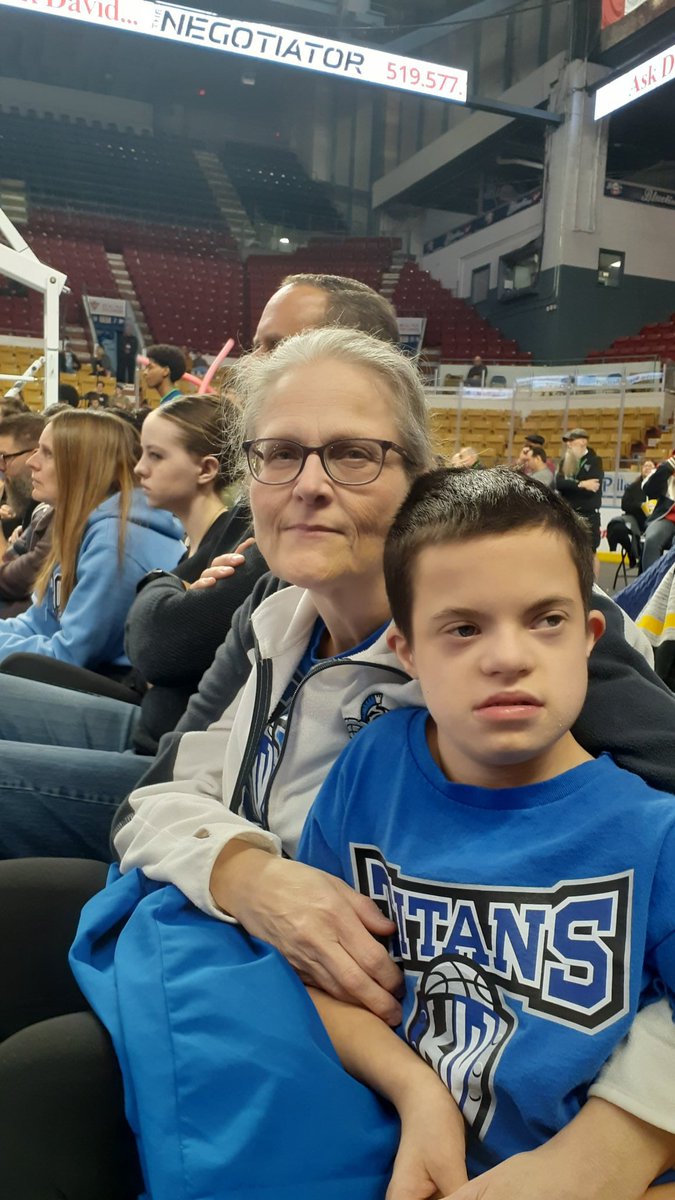 Hey <a href="/vidman/">Vidman 🇨🇦</a>, awesome catching up 
A special night at the KW Titans game,  thankyou <a href="/FoodBankWatReg/">The Food Bank of Waterloo Region</a> Bank of Waterloo Region for everything you do for our community. <a href="/BSL_TBL/">Basketball Super League</a> <a href="/kw_titans/">KW Titans</a>
Basketball Super League 🏀
