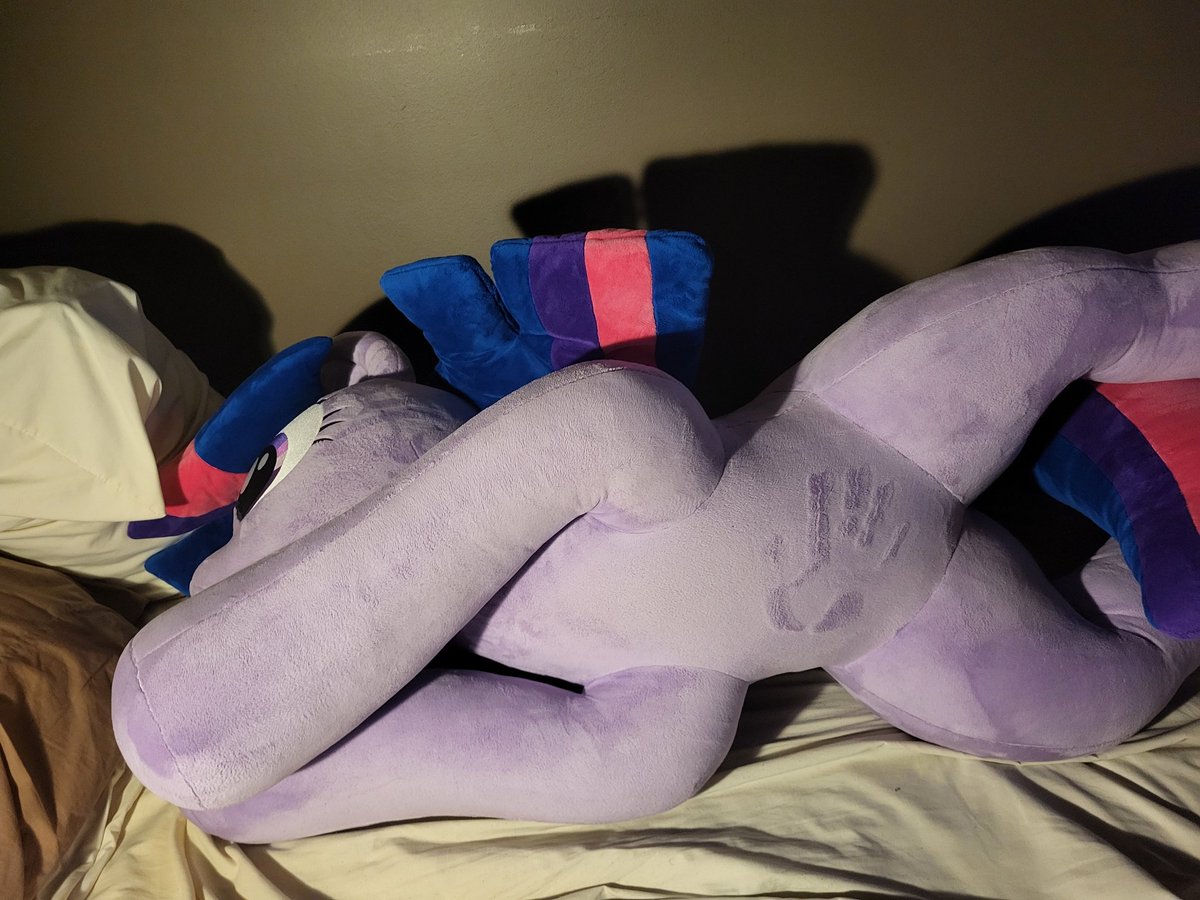 MarelyLegal's tweet photo. @RROXORRA_245 >anthro shit
Why indeed

Mine's way better. AA battery for scale in the ass shot https://t.co/uRkR5xD1qo