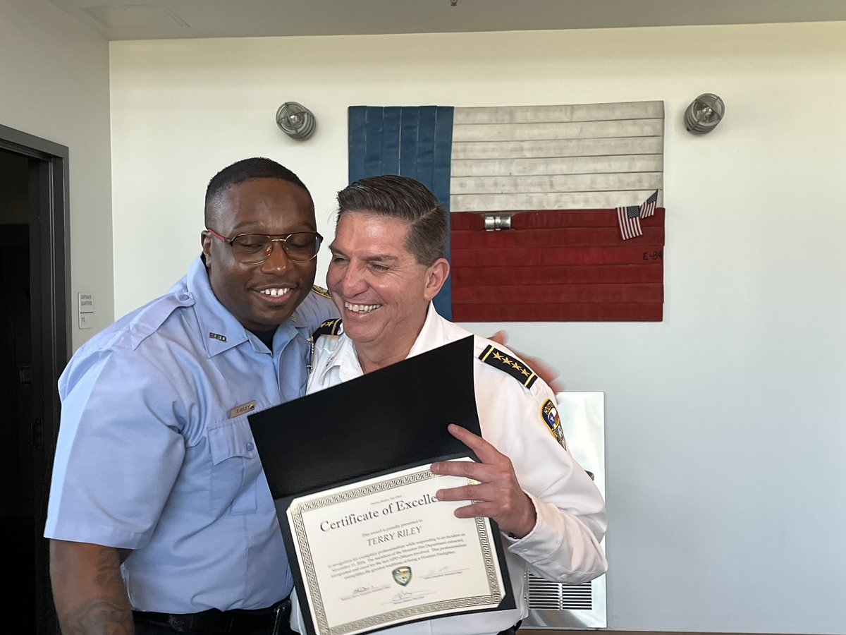 HFDChiefMunoz's tweet image. Whether serving in disaster, celebrating our softball team, or just hanging out at the station with the rank and file, I have the best job in @HoustonTX. Long nights and hard days are worth it every single time when it means connecting with my team @HoustonFire.
We got you.