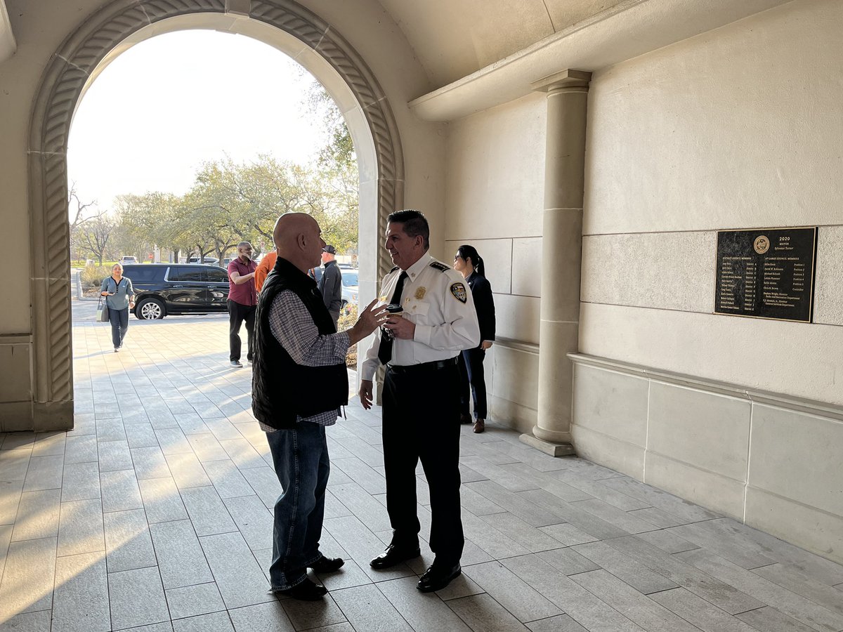 HFDChiefMunoz's tweet image. Whether serving in disaster, celebrating our softball team, or just hanging out at the station with the rank and file, I have the best job in @HoustonTX. Long nights and hard days are worth it every single time when it means connecting with my team @HoustonFire.
We got you.