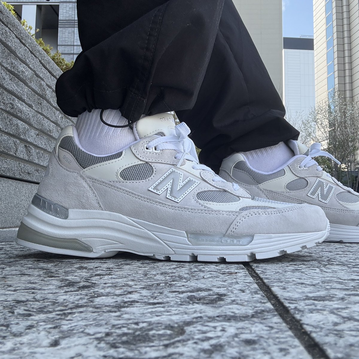 muuuuu_uuuum's tweet photo. これから神戸へ。
お供にはおろしたての992NC
#newbalance992
#newbalance https://t.co/XrKx10q7hr