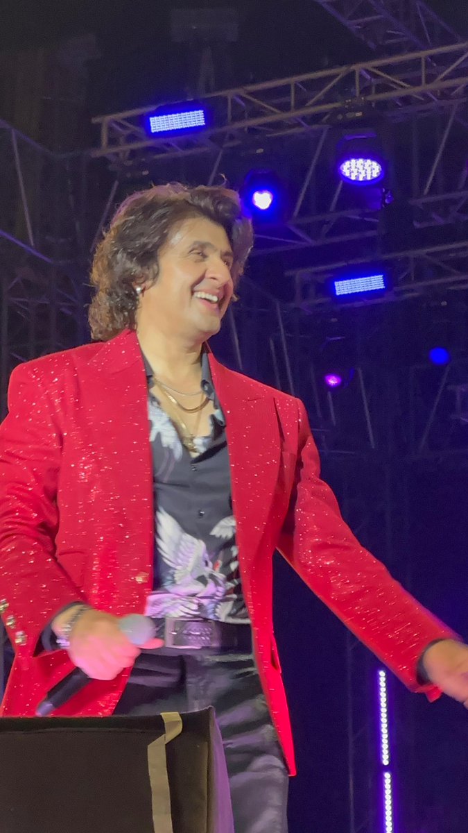 UditSheth's tweet photo. Welcomed Padma Shri Sonu Nigam!! 

What an outstanding performer and great talent of India!!

Ahmedabad rocked &amp; swayed at his genius!!

Thank you FeverLive for the amazing partnership!!

#sonunigam #ahmedabad #ekaarena #transstadia #ekaclub #music #concert https://t.co/HXhdNjesrV