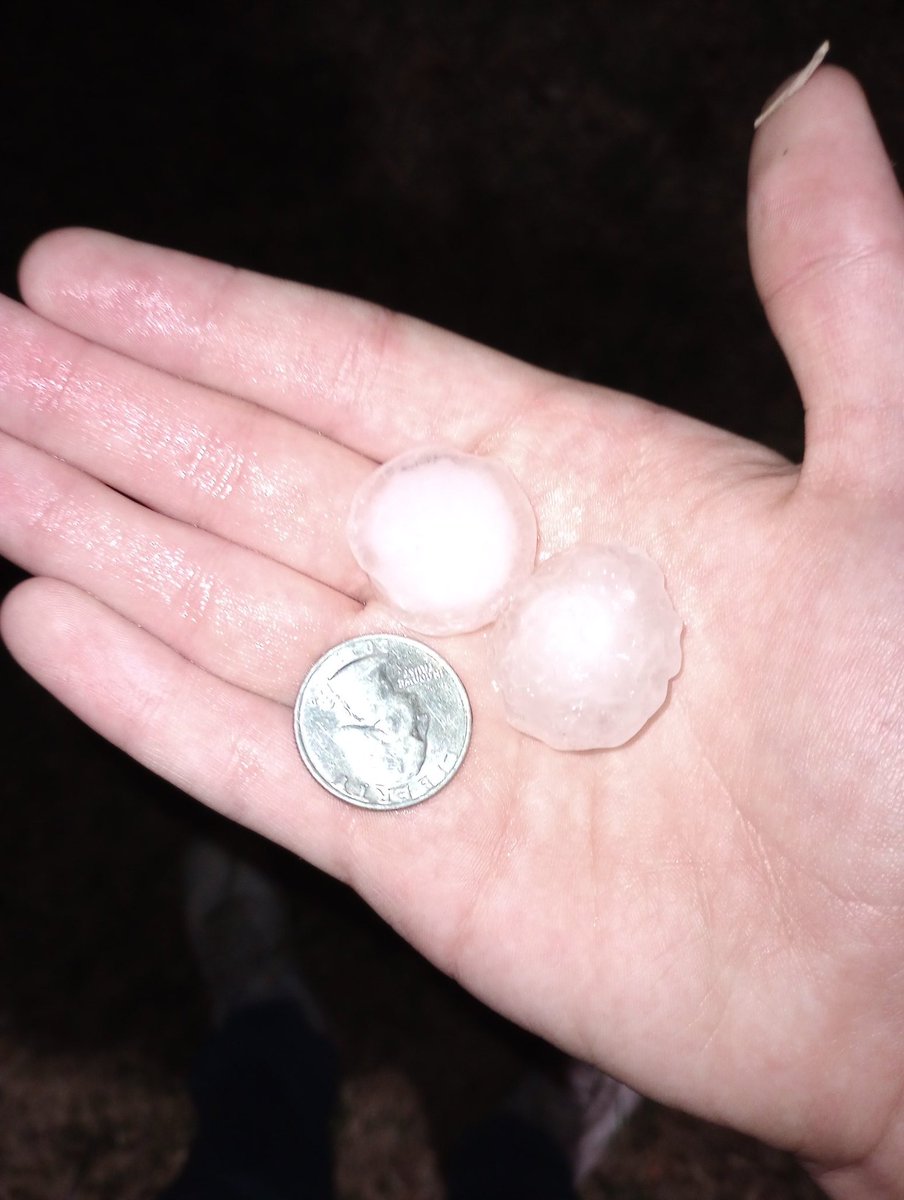 possum_rusty's tweet photo. Hail falling in Chickasha @NWSNorman https://t.co/MDoYHtF9J3