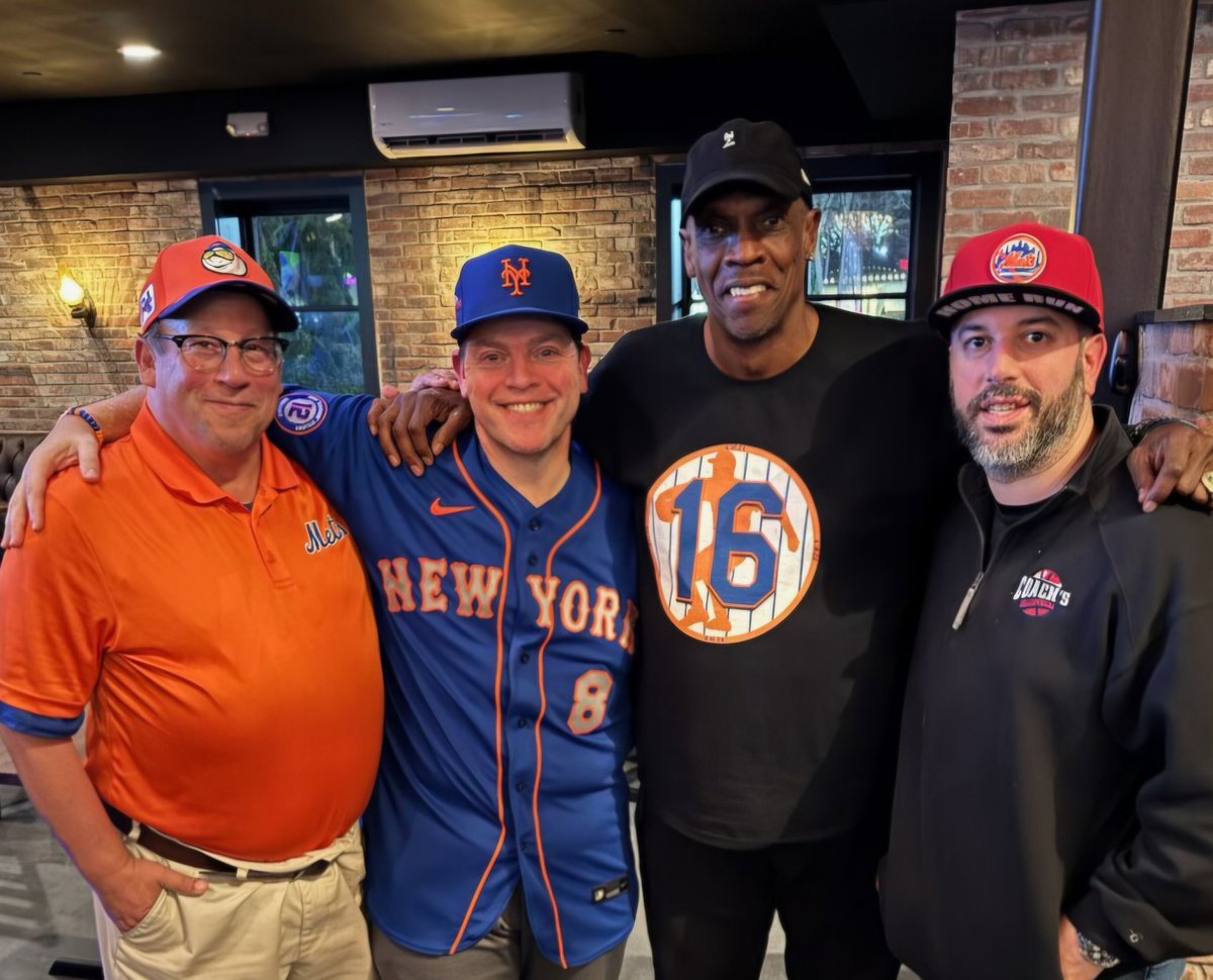 metroBASEBALL (@metrobaseball) on Twitter photo Kudos to Coach's Collectibles for a great Opening Weekend event at BULL SMITH'S TAVERN... a meet 'n' greet <a href="/Mets/">New York Mets</a> watch party with <a href="/DocGooden16/">Dwight Gooden</a>. And always good to see our friend <a href="/jjburkeesq/">Jessie James Burke</a>! Kudos to Coach's Collectibles for a great Opening Weekend event at BULL SMITH'S TAVERN... a meet 'n' greet <a href="/Mets/">New York Mets</a> watch party with <a href="/DocGooden16/">Dwight Gooden</a>. And always good to see our friend <a href="/jjburkeesq/">Jessie James Burke</a>!