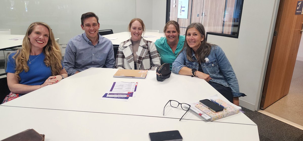 JessicaColleu's tweet image. When you take every opportunity to catch up with like-minded people! Love it! @Knight2Susan @jdtdobson Belinda Melvin @MelanieMHenry , Julia Davis-Duff, Karene Janke, teachers from Cooma & more.. coming from different states.