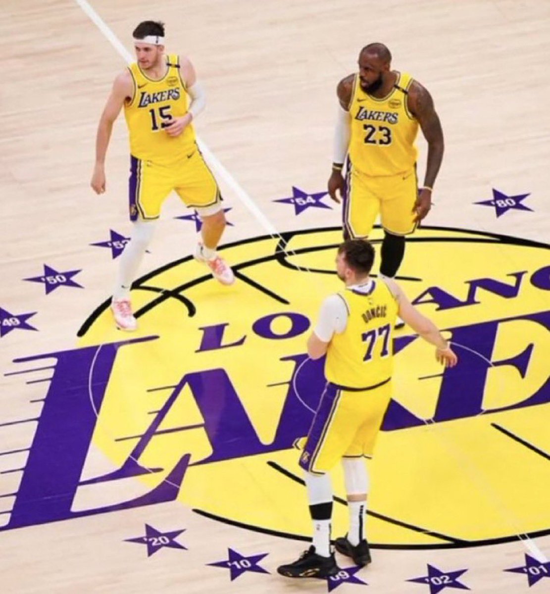 LakeShowYo tweet media