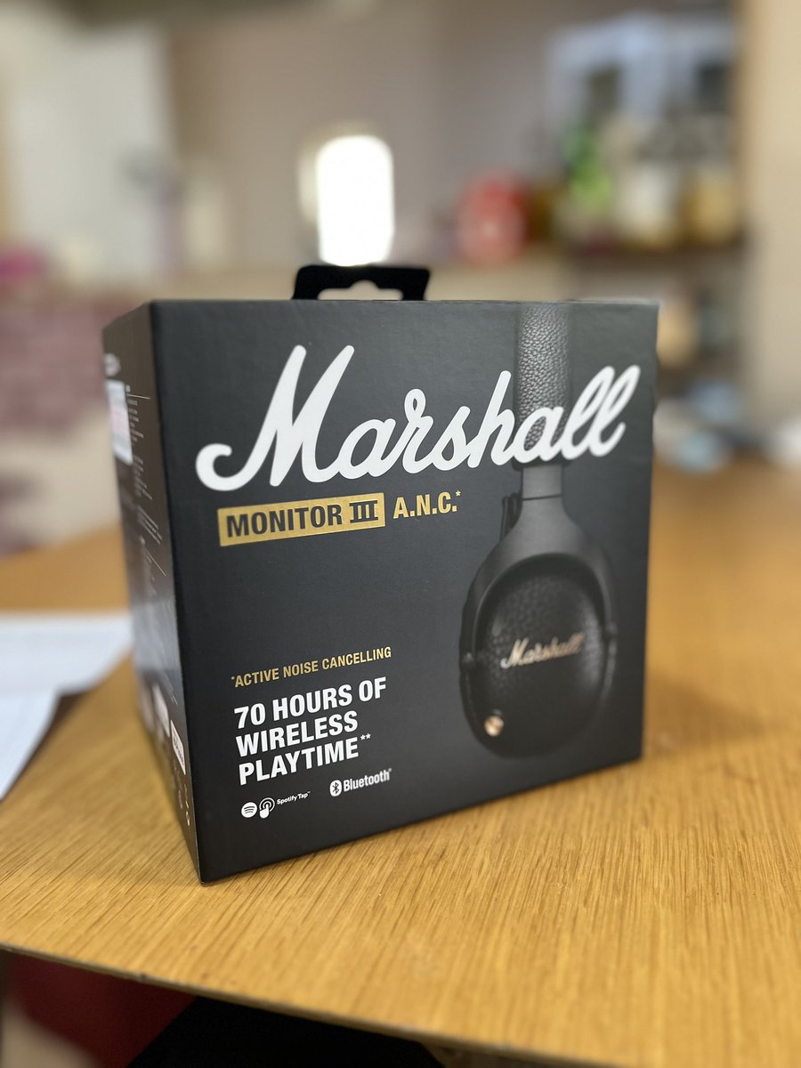 Yohei0811's tweet image. #Marshall の🎧が新品になって戻ってきた🛠️

これでまた #ミスチル に集中できる🎼

#monitor3 #ヘッドフォン