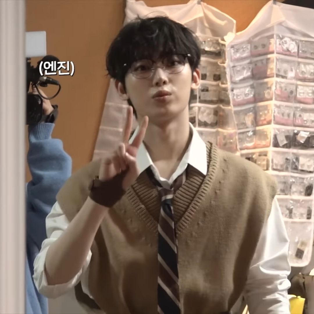 sometimes i remember random sunoo looks i loooooooooooooooooveed