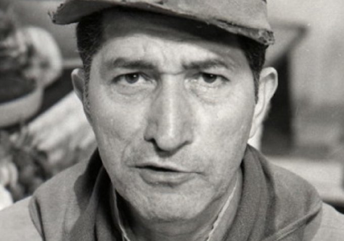 "Che male c´è a seguire le orme dei grandi? L´importante è riuscire ad imparare senza perdere la propria identità, rimanendo se stessi. Se poi un grande è tedesco, giapponese o americano che differenza fa?".

Oggi nel 2010 moriva il cantante e attore #NicolaArigliano.

#30marzo.