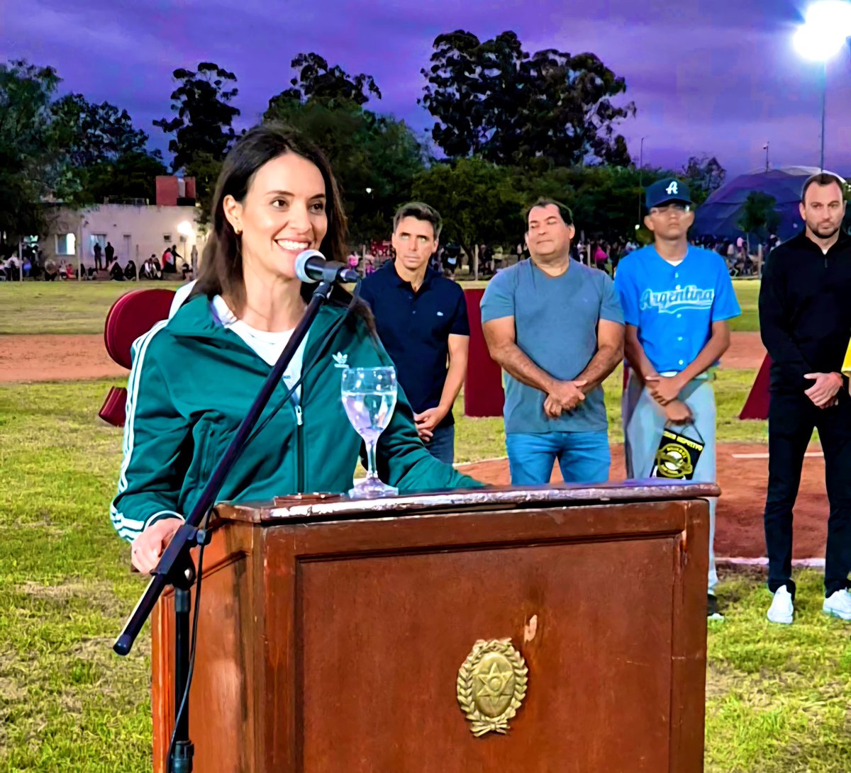 💫Más de 50 mil salteños y turistas acompañaron los festejos por los 10 años del Parque Del Bicentenario, la inauguración de la cancha de Béisbol y Softbol, y el show de Ahyre 🖤♥️
