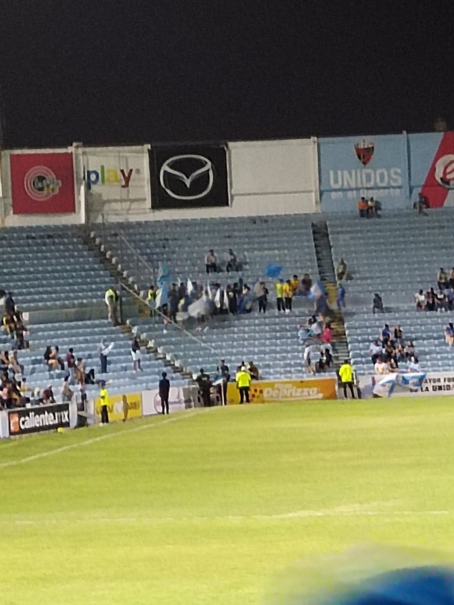 Que bien se ven obstruyendo a los chavitos que son la siguiente generación de Jaibos <a href="/JaibaBrava_TM/">Jaiba Brava</a>