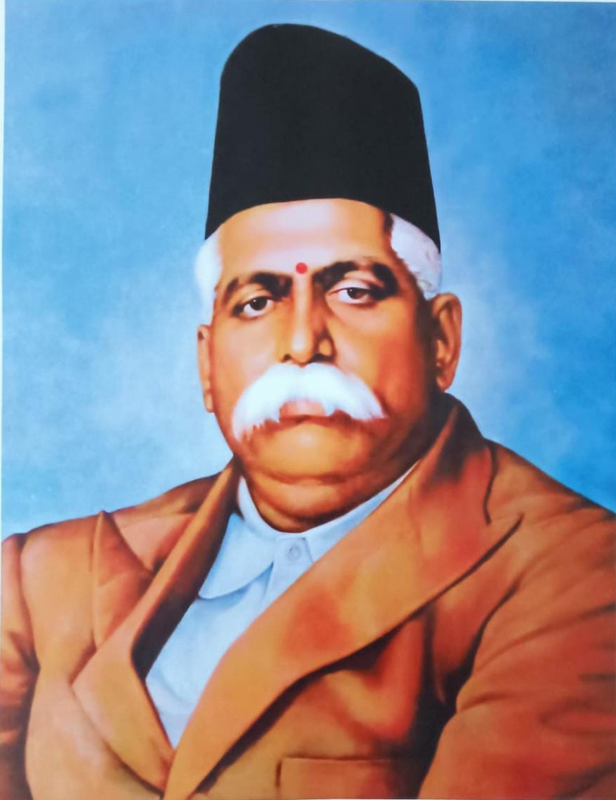 "நவராத்திரியின் முதல் நாளான இன்று, நூறு ஆண்டுகளுக்கு முன்பு மனிதகுலத்தின் நன்மைக்காக ஒரு வலுவான மற்றும் இணக்கமான பாரதத்தை கட்டியெழுப்புவதற்கான உறுதியுடன், ராஷ்ட்ரிய ஸ்வயம் சேவக்கிற்கு அடித்தளமிட்ட மகத்தான தொலைநோக்கு பார்வையாளரான டாக்டர் கேசவ் பலிராம் ஹெட்கேவர் அவர்களை அவரது