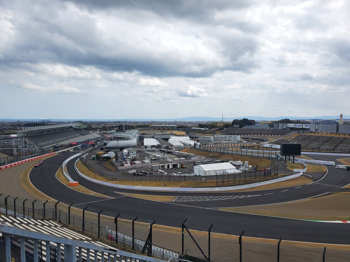 Takappoi's tweet photo. 鈴鹿サーキット周回散歩
誰もいないけど、来週は日本GPですごいことなるから、その前に https://t.co/D4OIKAv8Q1