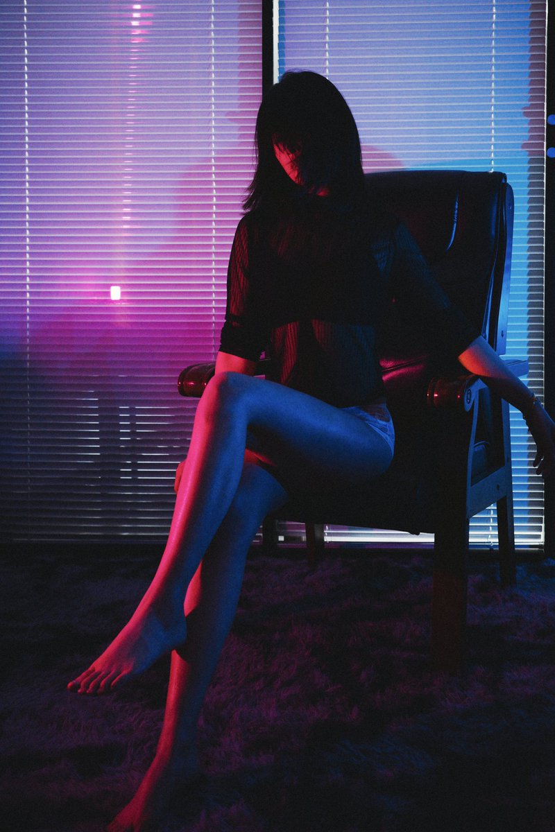 下班时间。
📷<a href="/shashawang18/">绳屋里的纱纱</a>