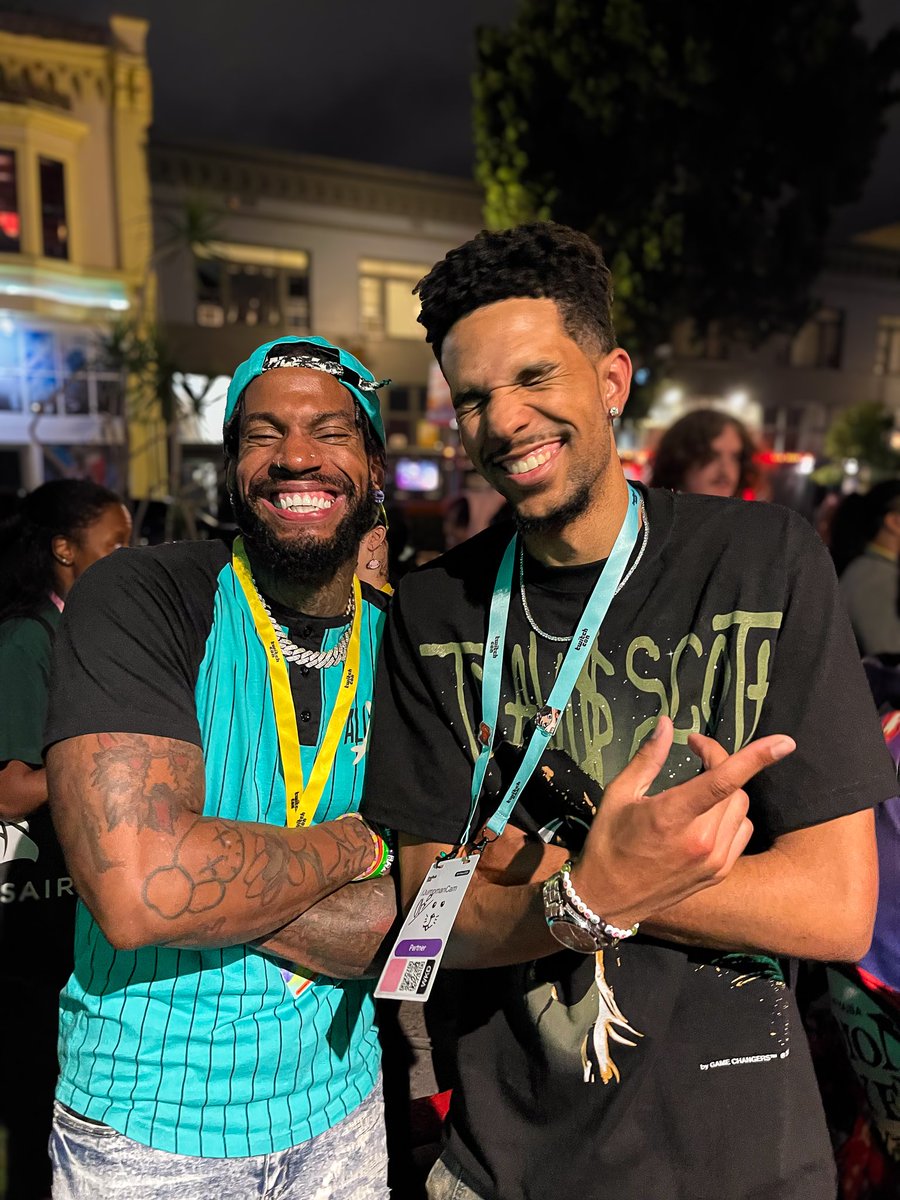 Flaco2x ® (@iamtherealflaco) on Twitter photo Flaco2x • <a href="/JumpmanCam/">JumpmanCam</a>
Always dope to see something as simple as a game can bring people together 🙏🏾🙏🏾 From one brotha to another keep doing your thing 💪🏾💪🏾💪🏾💪🏾💪🏾 caught us mid laugh 🤣🤣🤣🤣 <a href="/DeadbyDaylight/">Dead by Daylight</a> #DBD #Streamers #DBDTWT #DeadByDaylight #Twitch Flaco2x • <a href="/JumpmanCam/">JumpmanCam</a>
Always dope to see something as simple as a game can bring people together 🙏🏾🙏🏾 From one brotha to another keep doing your thing 💪🏾💪🏾💪🏾💪🏾💪🏾 caught us mid laugh 🤣🤣🤣🤣 <a href="/DeadbyDaylight/">Dead by Daylight</a> #DBD #Streamers #DBDTWT #DeadByDaylight #Twitch