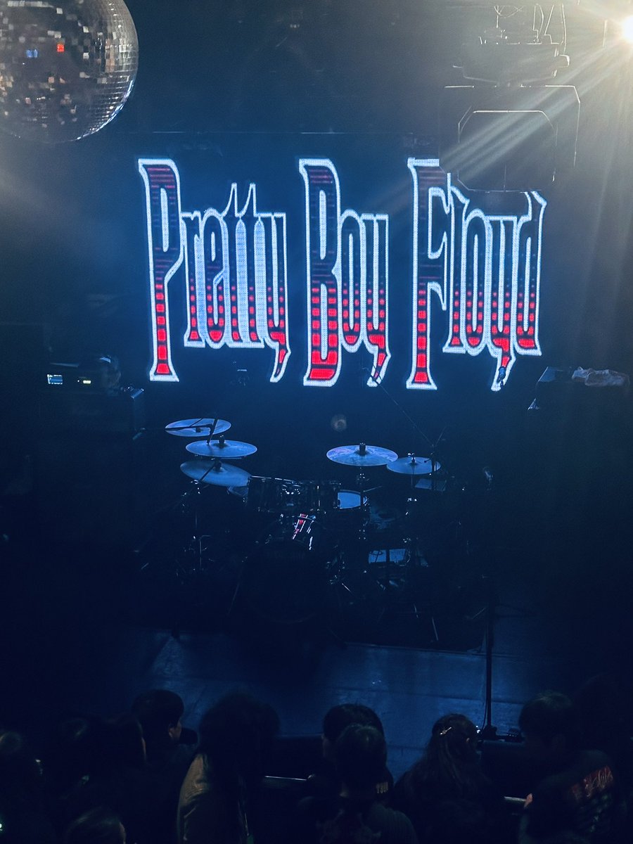 TakanoRocks's tweet photo. よかった
今日も行きたかったな
#PrettyBoyFloyd
#プリティボーイフロイド https://t.co/SOrDSxjZ8k