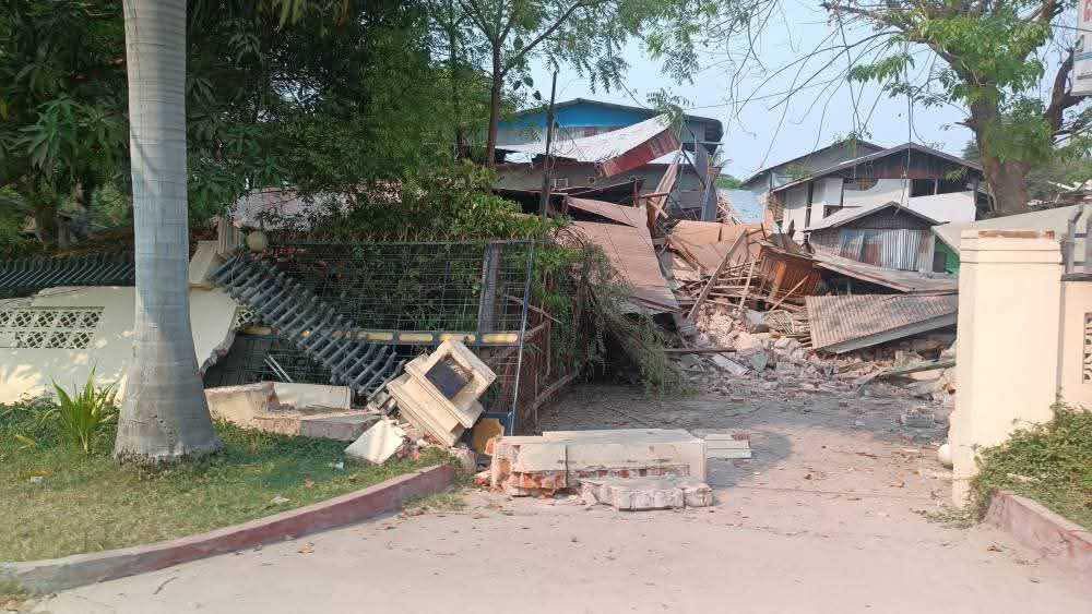outrotearaddict's tweet photo. we worry that we will once again be left behind. The destruction here is far greater than what the city can handle alone.
Please spread the word and help however you can. ‼️‼️‼️
#WhatsHappeningInMyanmar
#SaveSagaing
#SaveMyanmar
#MyanmarNeedsHelp https://t.co/jfGS6TaiDB