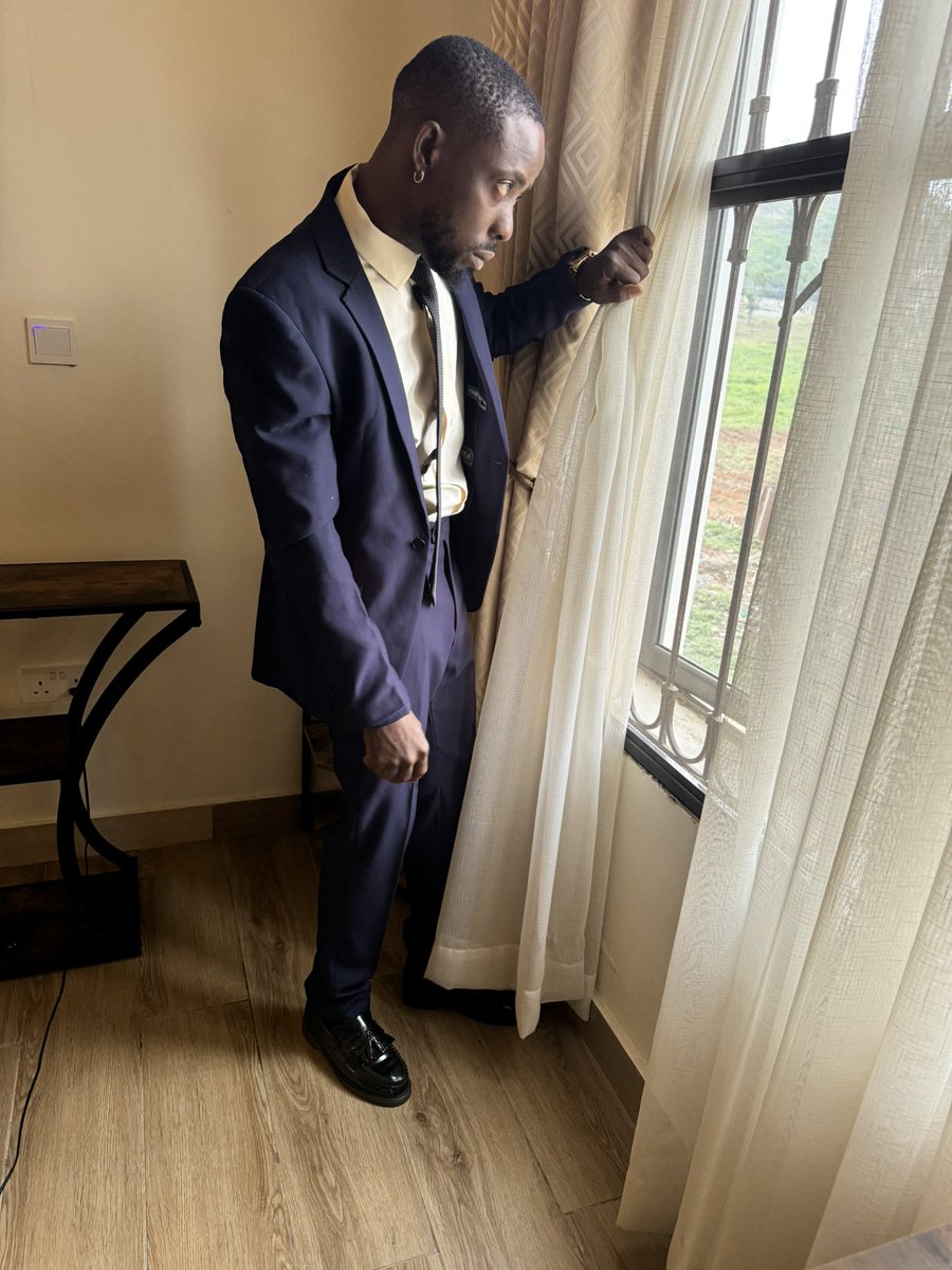 erigganewmoney's tweet image. Elevator spoil nai I use staircase 💨😤 

The destination na still up here.