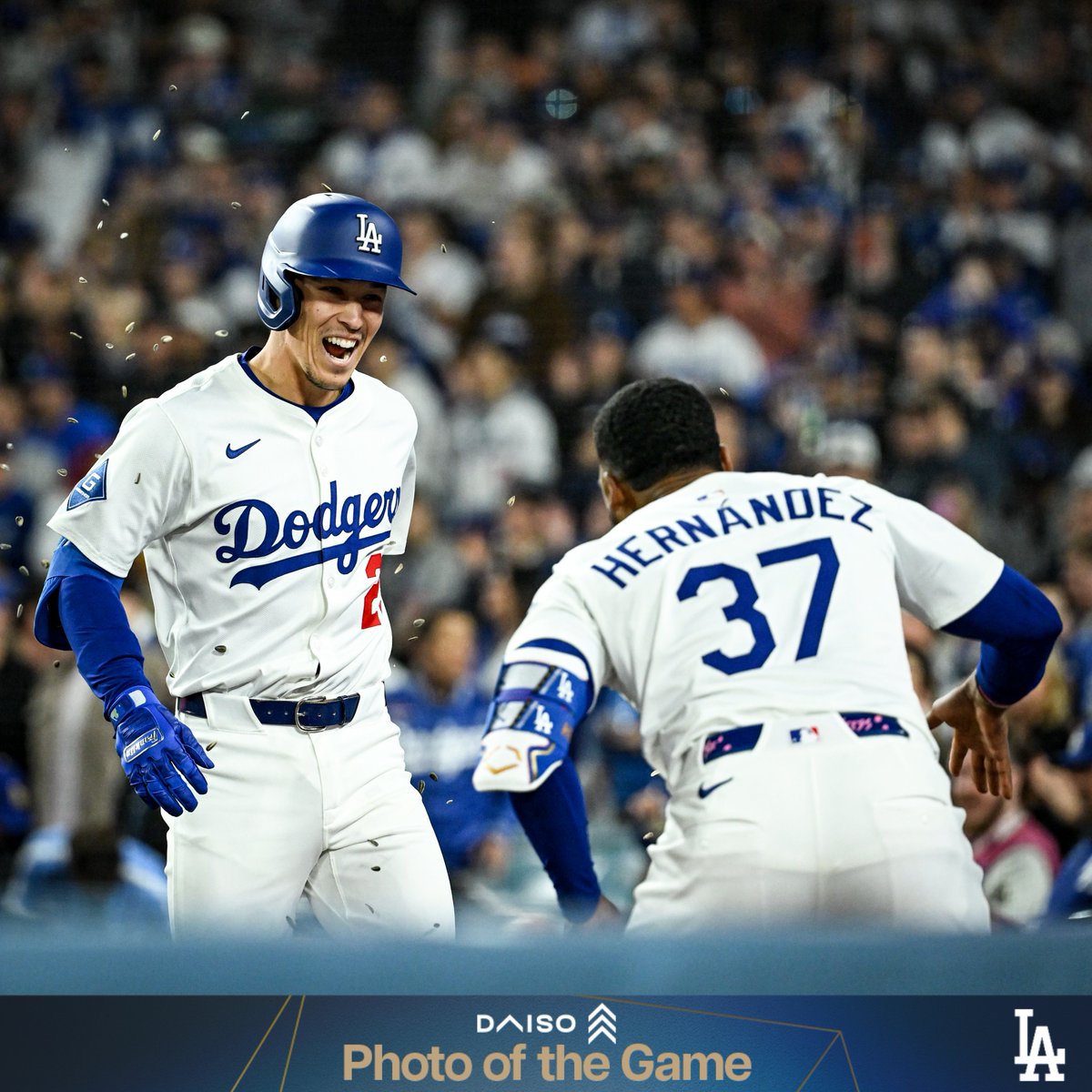 Dodgers's tweet photo. Tonight’s Photo of the Game presented by Daiso. https://t.co/jL8rHf90c9