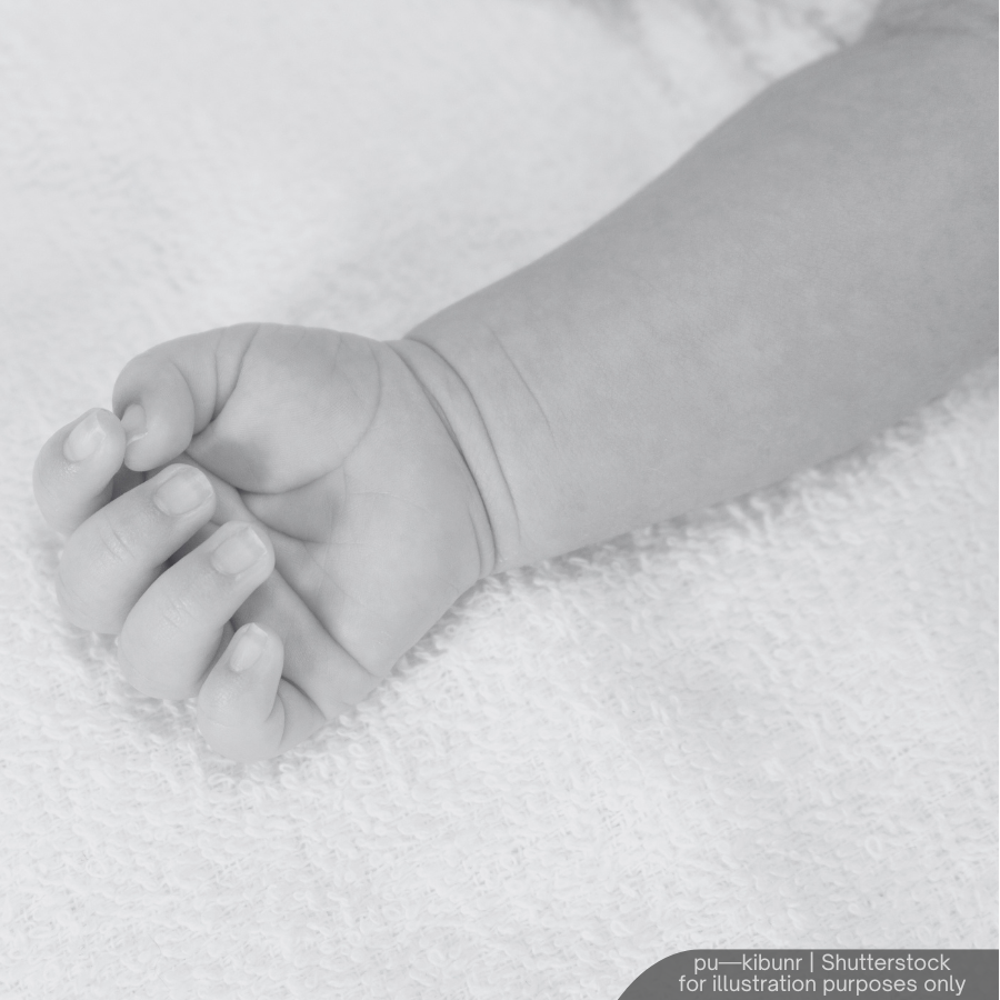 NewsBFM's tweet photo. 🚨TW: Death

A one-year-old girl was killed after her father allegedly ran over her while reversing his Proton X50 at their home in Johor.

Police said the 27-year-old heard a noise, exited the car, and found his daughter bleeding and unconscious behind the vehicle.

🧵1 https://t.co/oIBjnOPOK4