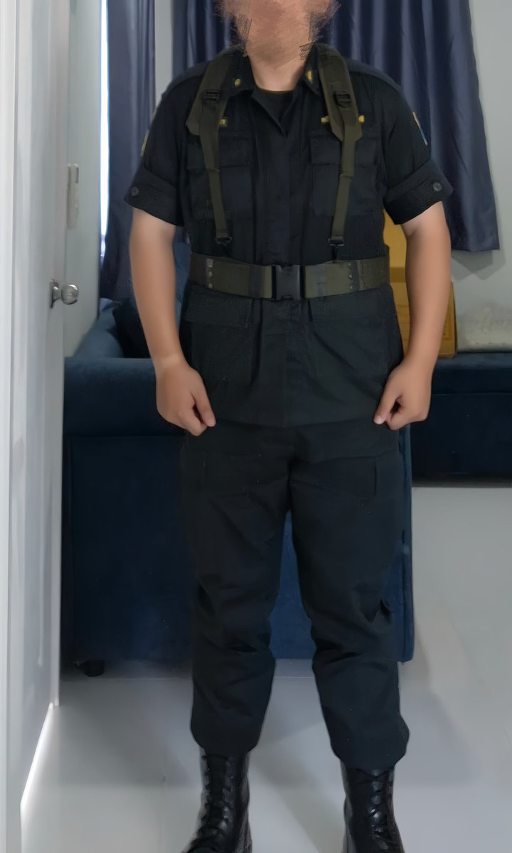 เช้าวันนี้กับชุดรด. พร้อมกับอากาศร้อนอบอ้าว.  เหงื่อชุ่มๆ เสียวจัด😁🥵