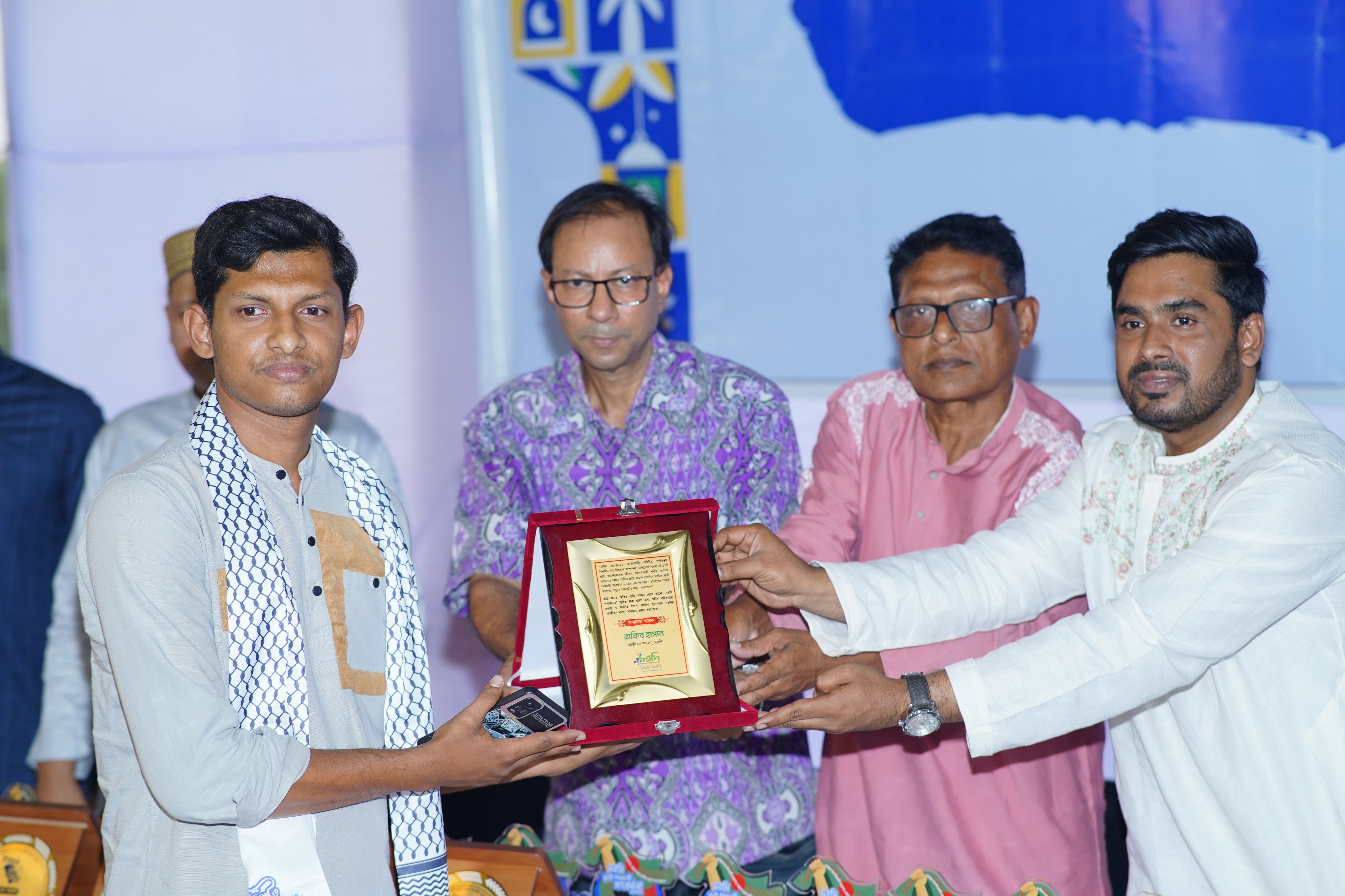 সাতক্ষীরার দেবহাটায় দরদীর উদ্যোগ ইফতার পুনর্মিলন ও কৃতী শিক্ষার্থীদের সংবর্ধনা অনুষ্ঠান