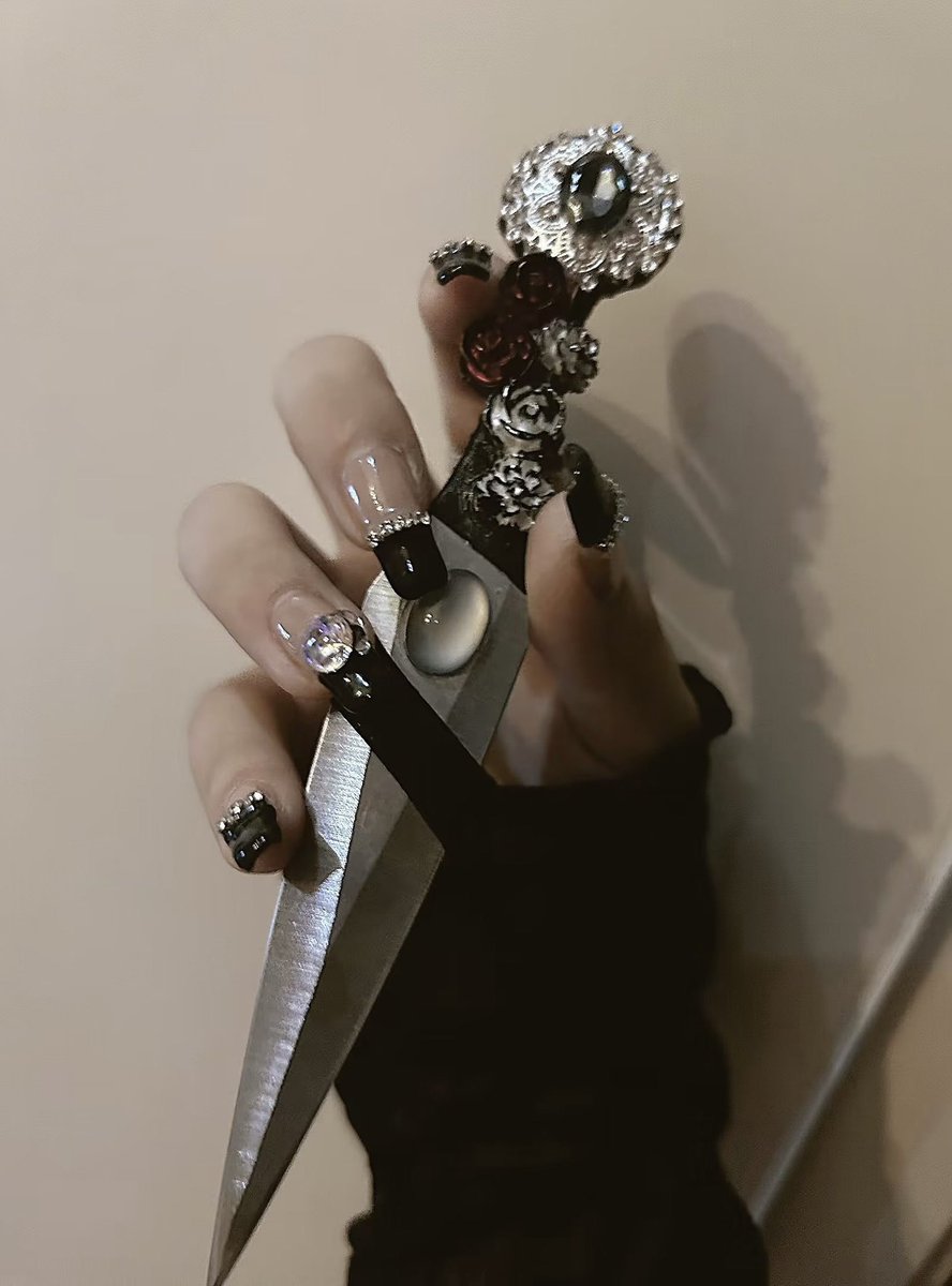 凛 (@tearfulangel_) on Twitter photo 