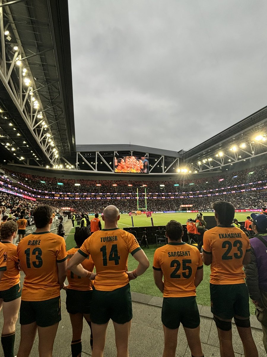 Aussie men singing the national anthem along with the women’s side. 

Hong Kong Sevens at Kai Tak Stadium. This is special. <a href="/Aussie7s/">Australia Sevens</a> 

#HSBCSVNS #HongKong7s