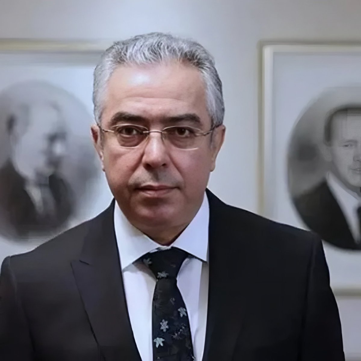 Cumhurbaşkanı Başdanışmanı Mehmet Uçum:

“Eylem yapmanın çekiciliğini artırmak için semboller kullanılıyor.

Gaz maskeli semazen, Pikachu, polis önünde evlenme teklifi, sembolizm için kullanıldı.

Bunlar tümüyle profesyonel işlerdir ve bir senaryoya dayanıyor.”