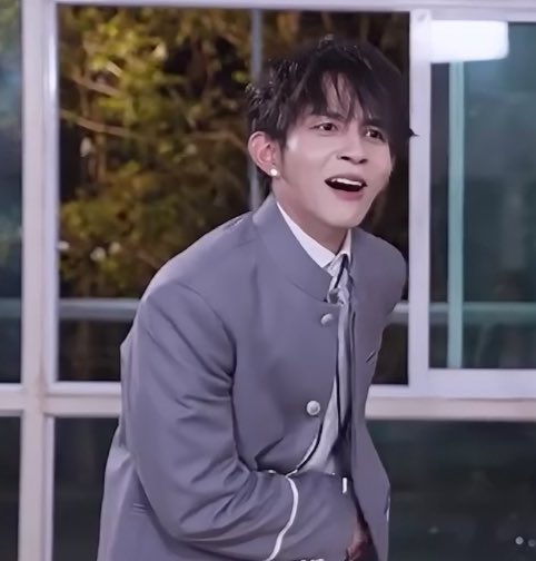 __btweenyves's tweet image. เด็กฝึกคนอื่นส่งเสียงปั่นเพื่อนกันหมด ส่วนตงตงงง เมนเทอร์ช่วยปั่นก็ยังงงอยู่ ช่วยตงตงด้วย555555555555

#CHUANGAsiaS2EP9
#DONGDONG
#CHUANGAsiaS2