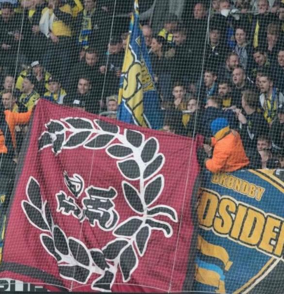 Den12manddk's tweet photo. Brøndby der har taget bannere fra FCM!💪🏻#Brøndby #Brøndbyif #Brondby #Brondbyif #Bif #Vestegnen #1964 #B64 #Alpha #Aldrigalene #Sydsiden #HooligansBrøndby #UltrasBrøndby #Brøndbytifo #bvbif #hashsprutogpillernårBrøndbyspiller https://t.co/eg3gc3tvIK