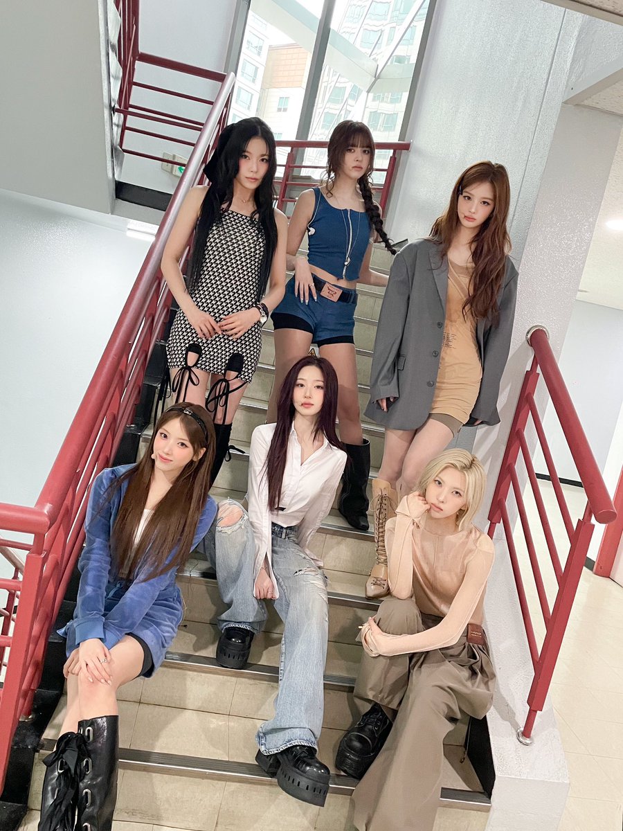 NMIXX_official's tweet photo. [📸] SBS #인기가요

┏━━━━━━━━━━┓
└➤ KNOW ABOUT 🐬♡
#KNOWABOUTME2ndWin 
┗━━━━━━━━━━┛
   🆀🆆🅴🆁🆃🆈🆄🅸🅾🅿
    🅰🆂🅳🅵🅶🅷🅹🅺🅻
    ⇧🆉🆇🅲🆅🅱🅽🅼⌫
       ₁₂₃⚓️🖤▃▃▃​​​​​↵

#NMIXX #엔믹스
#Fe3O4_FORWARD 
#KNOW_ABOUT_ME https://t.co/IO8gq6U6fx