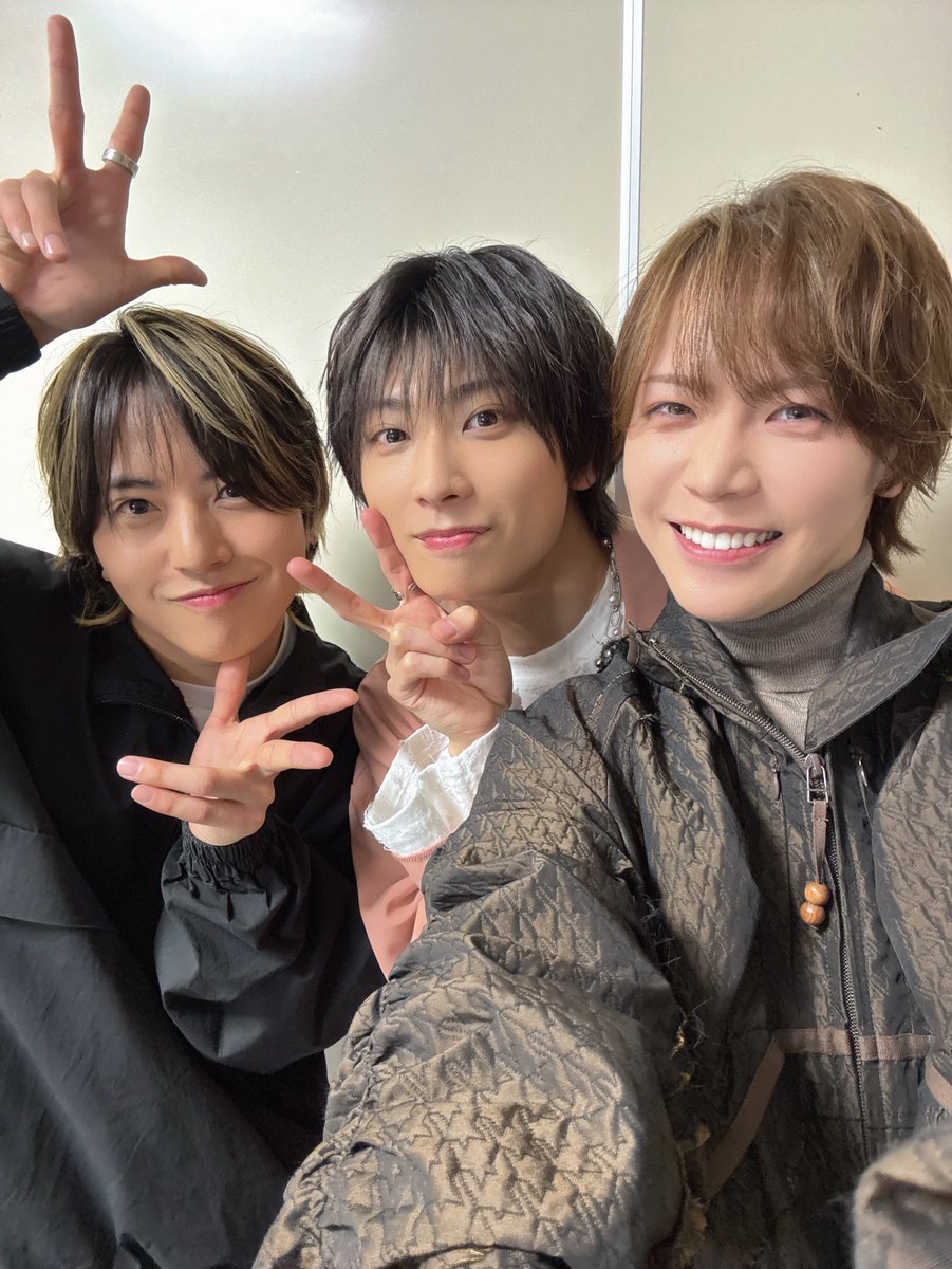 mj_jun_j's tweet photo. YUGA IWASAKI 27th BIRTHDAY EVENT
共演した夏からもうすぐ3年。板の上では熱くて時に苦くて、色んな思い出のあるこの2人と、今日はこんな楽しい時間が過ごせて幸せでした！
呼んでくれてありがとう。
27歳の悠雅にたくさんの幸あれーっ！💐✨ https://t.co/QrfOYXmEyg