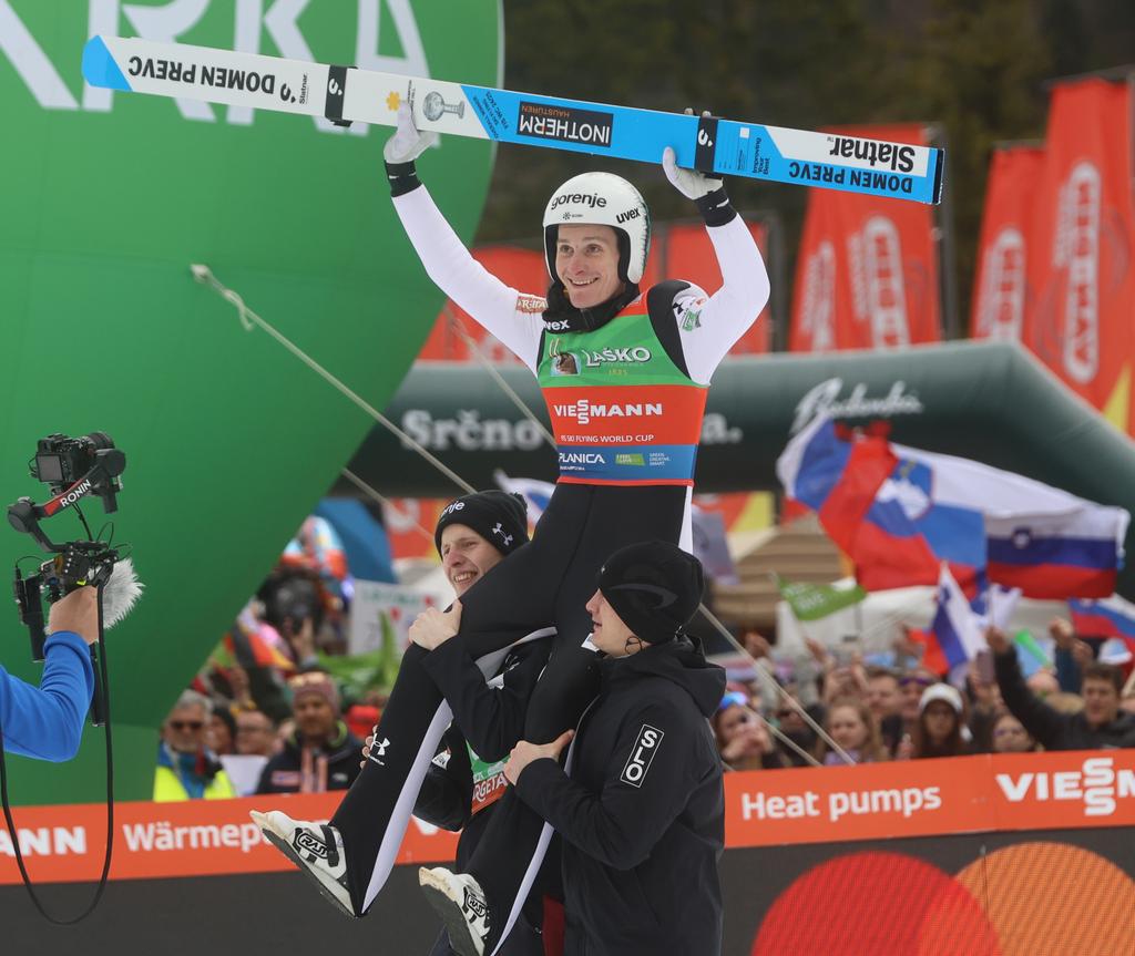 Planica - nov svetovni rekord Domen Prevc in zmaga Anže Lanišek - več na <a href="/vecer/">Večer</a>