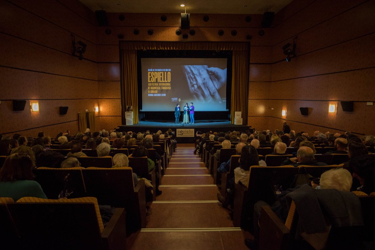 El sábado, otra vibrante noche con el estreno de "Ellas cuentan", un documental de Juan Carlos Somolinos rodado en la residencia comarcal de mayores La Solana. Con el lema "Memoria. Habitando el olvido", <a href="/espiellofest/">espiellofestival</a> continúa hasta el 6 de abril: arainfo.org/?p=304410