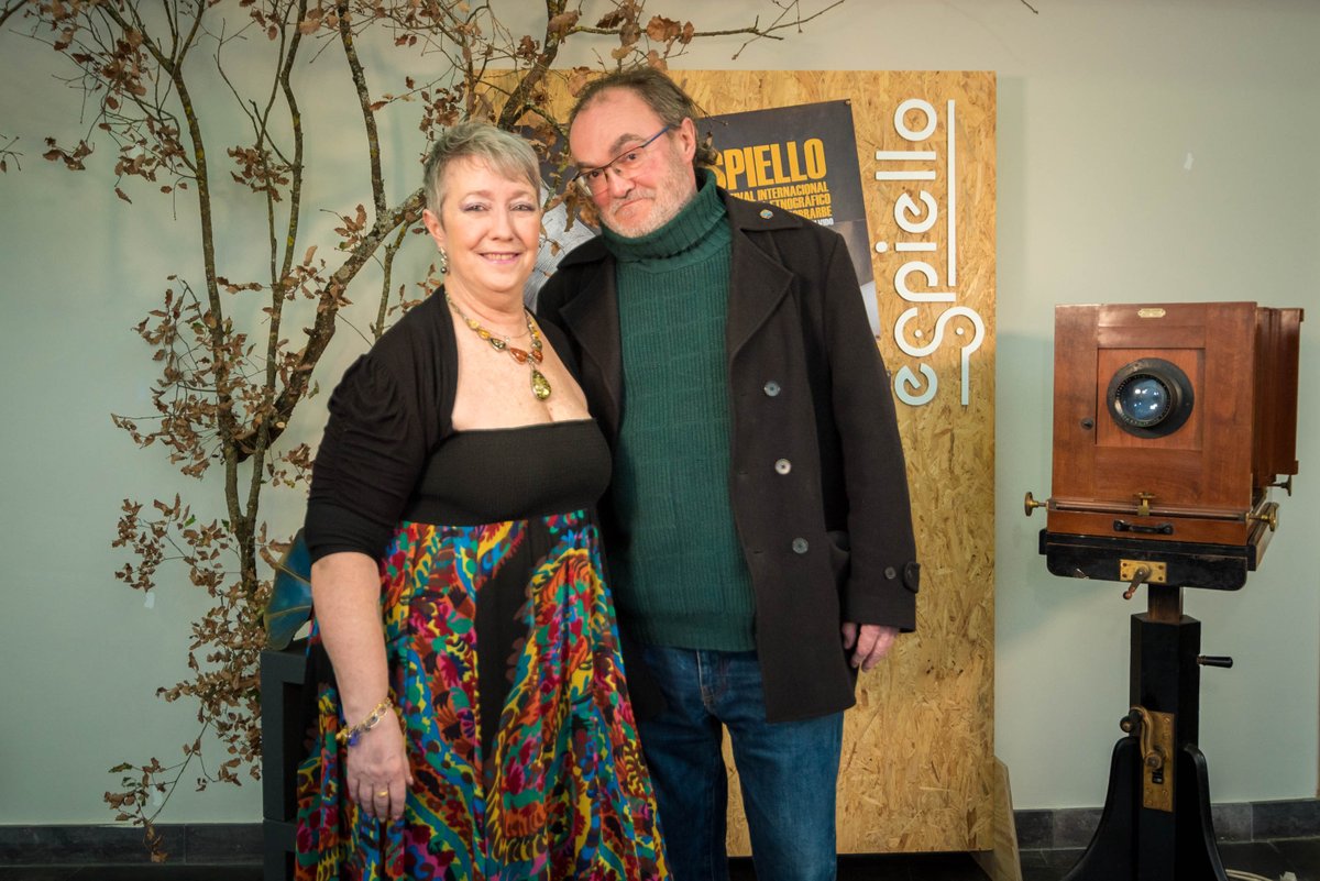 📽 <a href="/espiellofest/">espiellofestival</a> sube el telón de su XXII edición reivindicando la lucha contra el olvido y el trabajo de ARMHA. En un emotivo arranque el viernes, la Asociación para la Recuperación de la Memoria Histórica de Aragón recogió la Siñal D'onor —máxima distinción del Festival