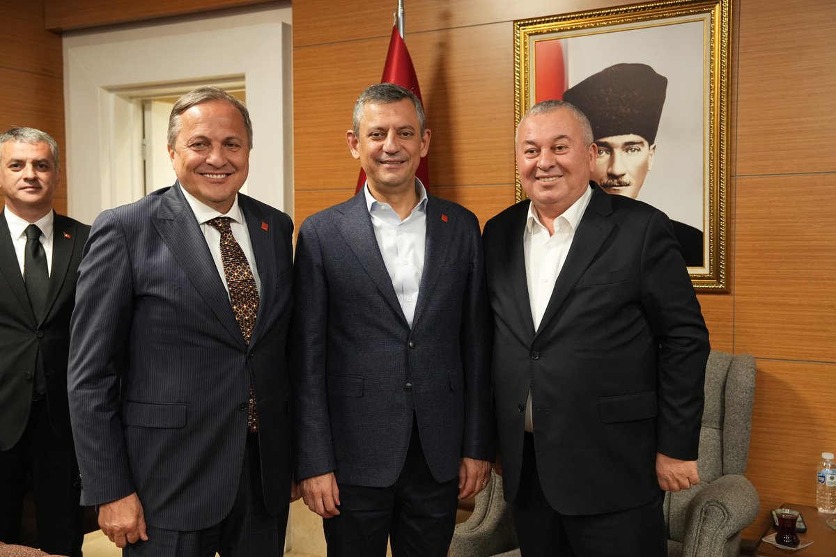 İki Ordulu milletvekili olarak bugün Genel Başkanımız Sayın Özgür Özel ile birlikteyiz. Adaletsizliğe, hukuksuzluğa, tek adam yönetimine ve ülkemizin içine çekildiği karanlığa karşı bir aradayız. Bayramlarımızın neşe ve bolluk içerisinde geçeceği günler yakın! Geliyoruz!