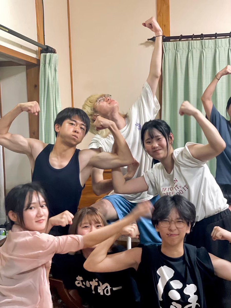 KeionFlash's tweet photo. 部員がFLASH紹介⑫

文学部人間関係学科4年
まいに���ー
楽器　ギター、ボーカル

めちゃくちゃハートフルでクリーンなサークル❣️
ライブ以外のイベントも超楽しくてFLASH入ってよかったー！と思ってるから、軽音入りたいなと思ってる人はぜひ1度見学に来てね😸

 #軽音FLASH
 #春から北九大 https://t.co/8N8WiidkbP