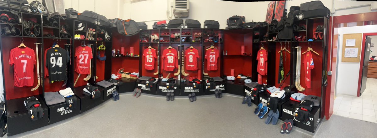 garcigol3's tweet image. avui és diumenge de ciutat, és diumenge de posar-nos la nostra samarreta del reus i animar ..gaudir. comencem a les 12:30 amb Reus Alcoi Bombonera després Reus Girona Estadi (molta sort mister ) i finalment Reus Taradell a les 20:00 Bombonera. diumenge de Reus de Tota la Vida👏❤️